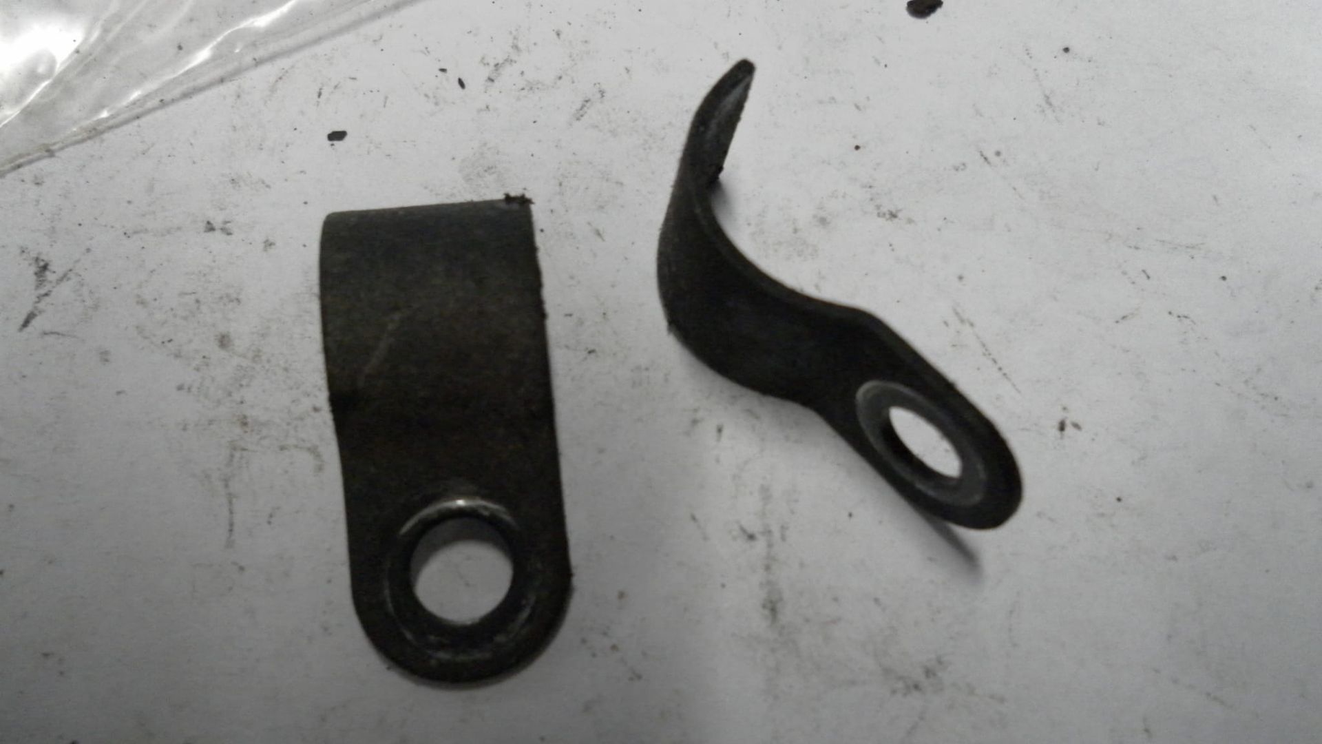 2 klemmen koelwaterpijp tussen de cilinders	Vf750sc 82	19534-mb0-000 , 19524-mb0-000