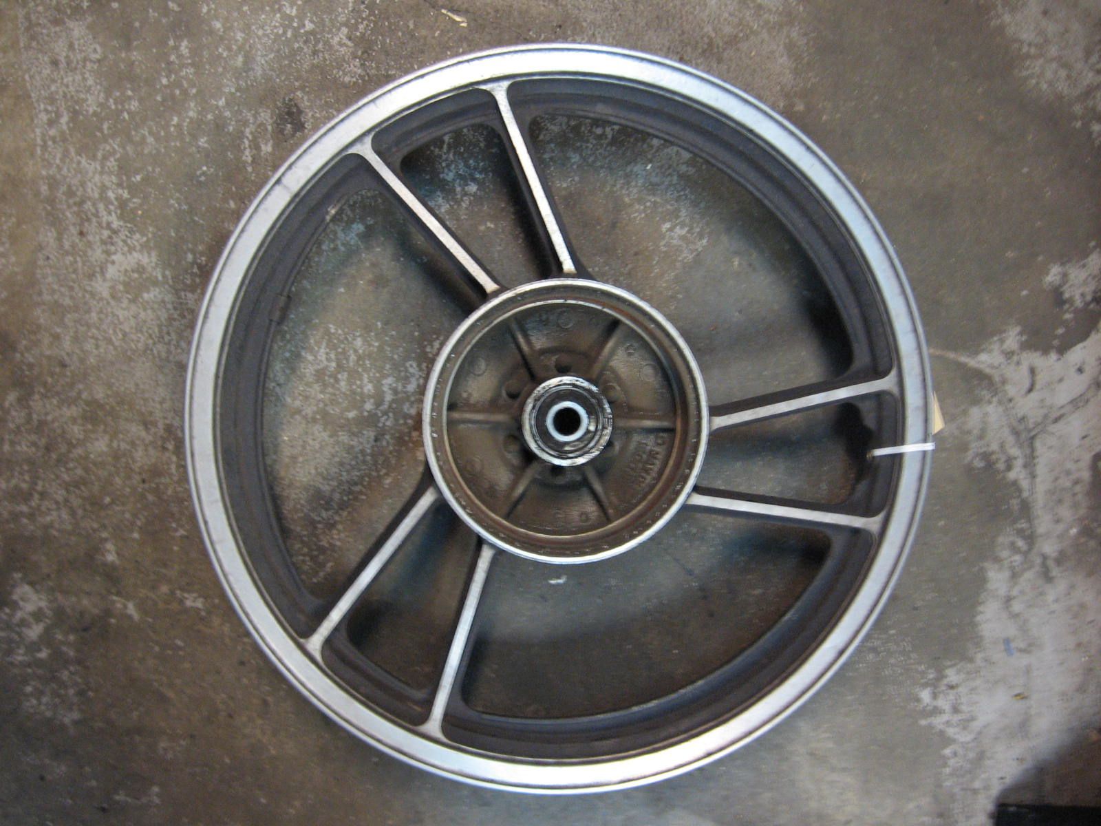 Achterwiel 18x1,85 	Gsx250 1982-83 , gs450 gsx400e 	64150-44400-291	 (1)