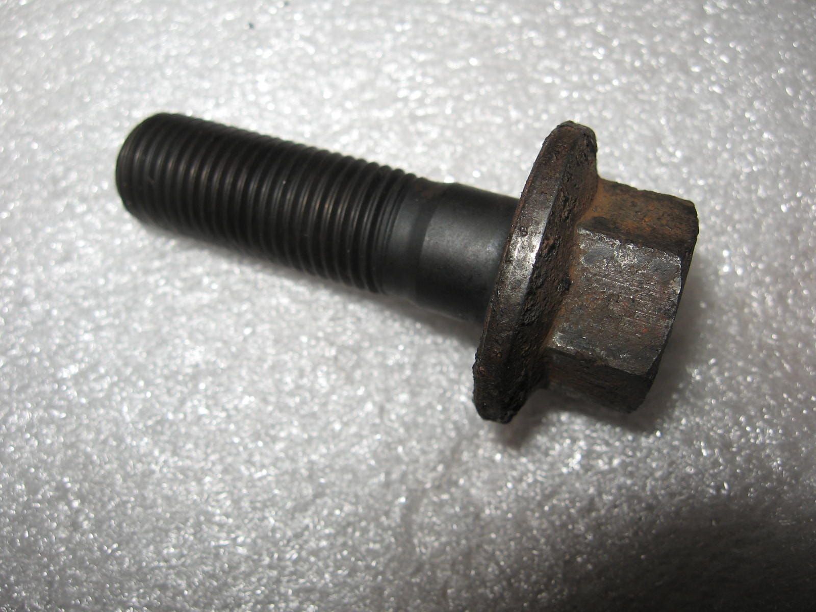 flensboutdynamorotor m12x40x1,25	Cb750 1979-83 , cb900 80-82 cb1100 83	90023-425-000