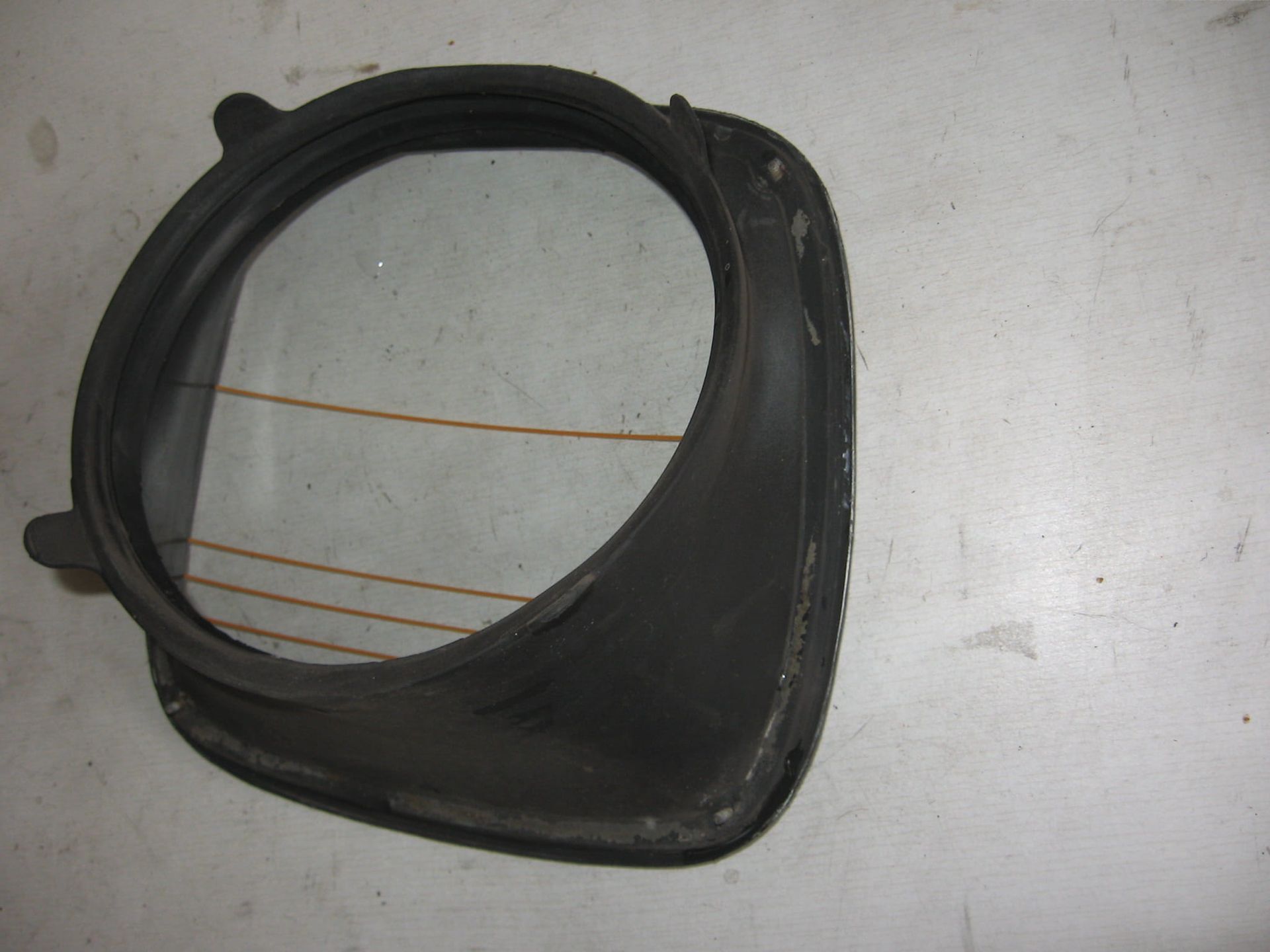 ruit voor koplamp met rubberhoes in kuip	RT 	46631239110 + 46631239109