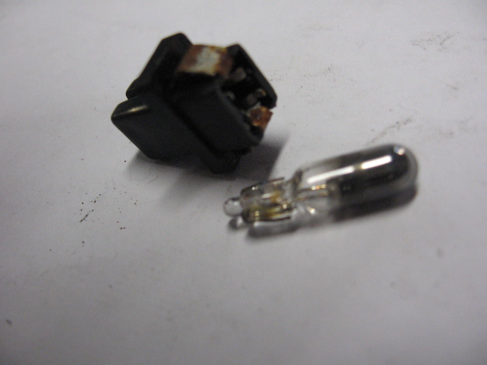 fitting teller , controlelampje , voor wedgebase lamp , klein	r100rs r00rt r60 +div	62111244643
