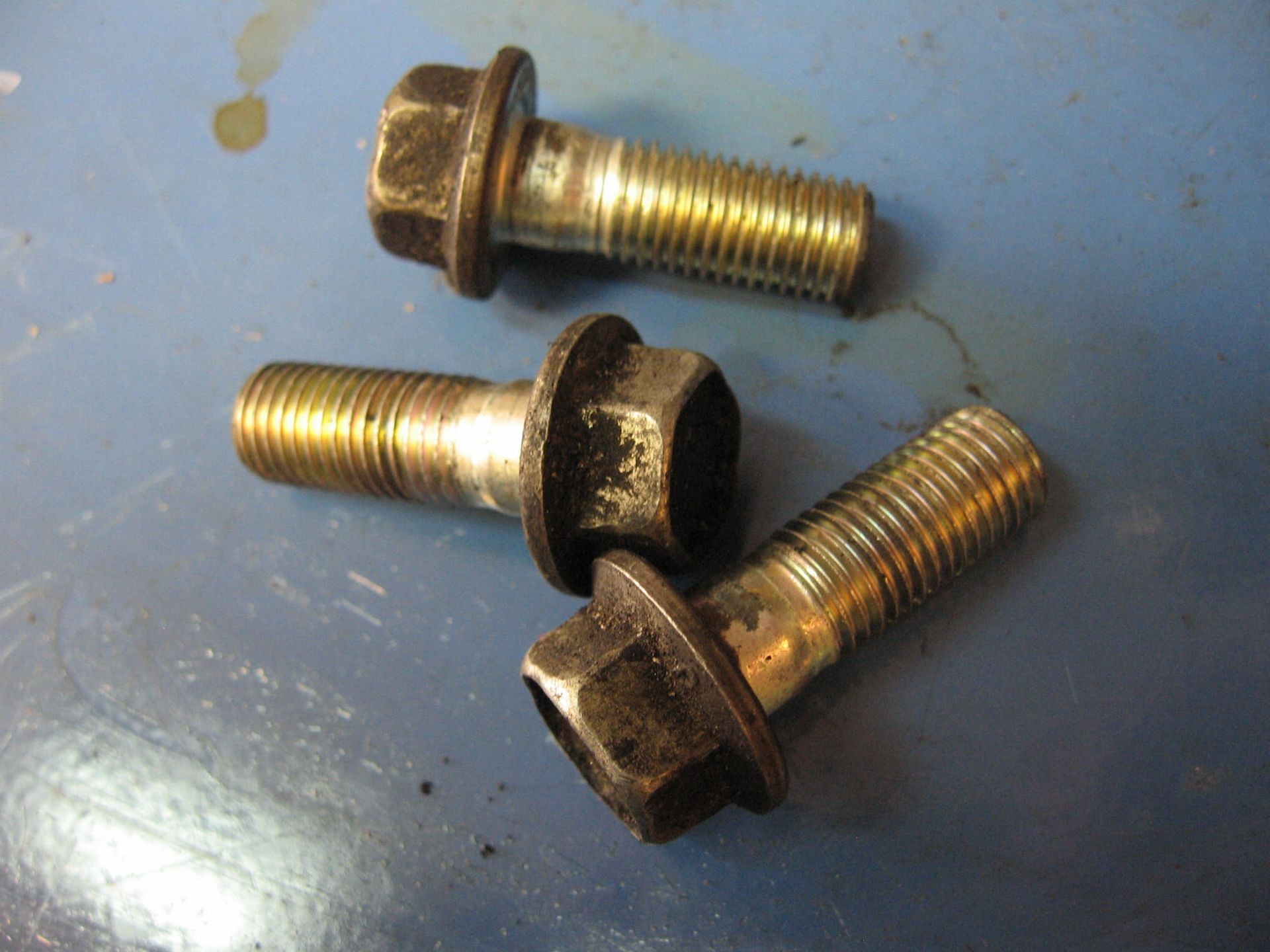 3x bouten meenemer in achterwiel	cx500   	90128-402-000