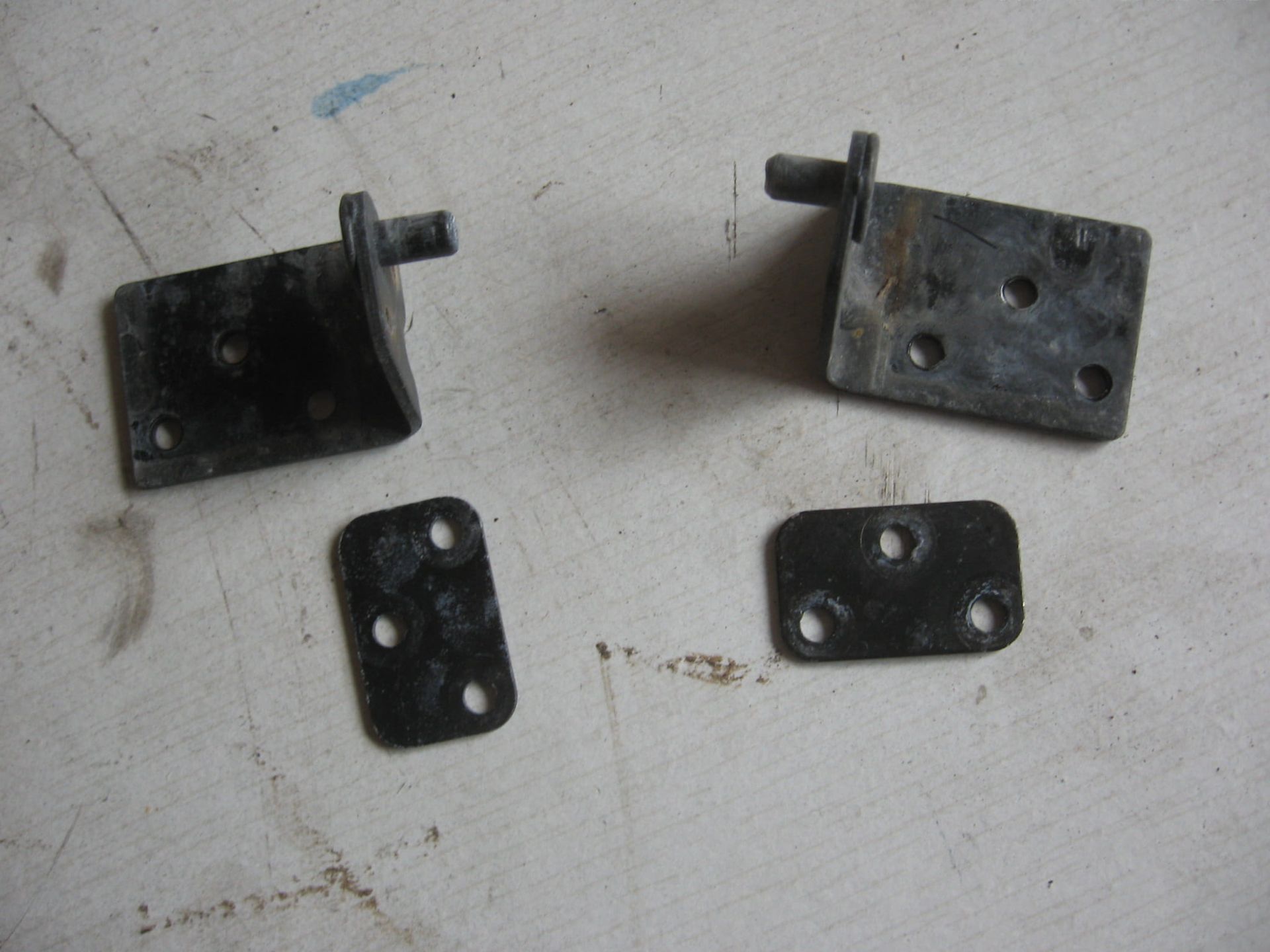 set scharnierpunten handvat koffer met plaat aan binnenkant	St1100 1991-2003	81336-mt3-000 + 81337-mt3-000
