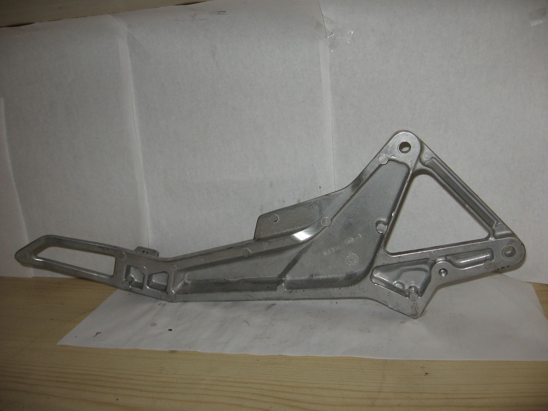 schetsplaat voetsteunen links 	cb250f hornet	50750-kea-000