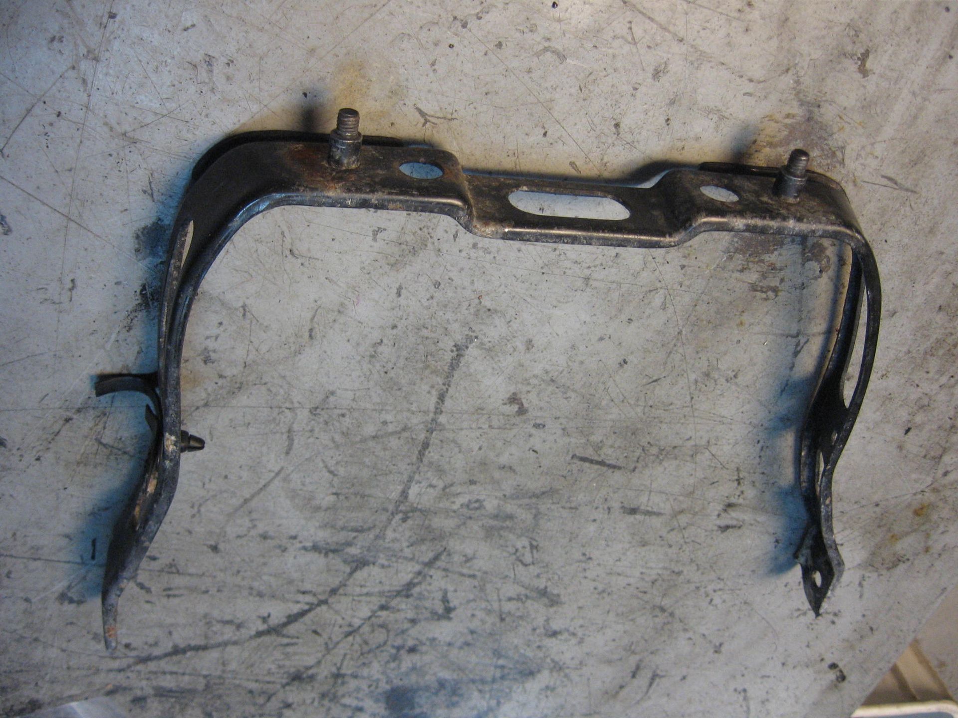 bevestegingsbeugel midden dashbord-- gl1500se 1990 1988-2000		50250-mn5-000