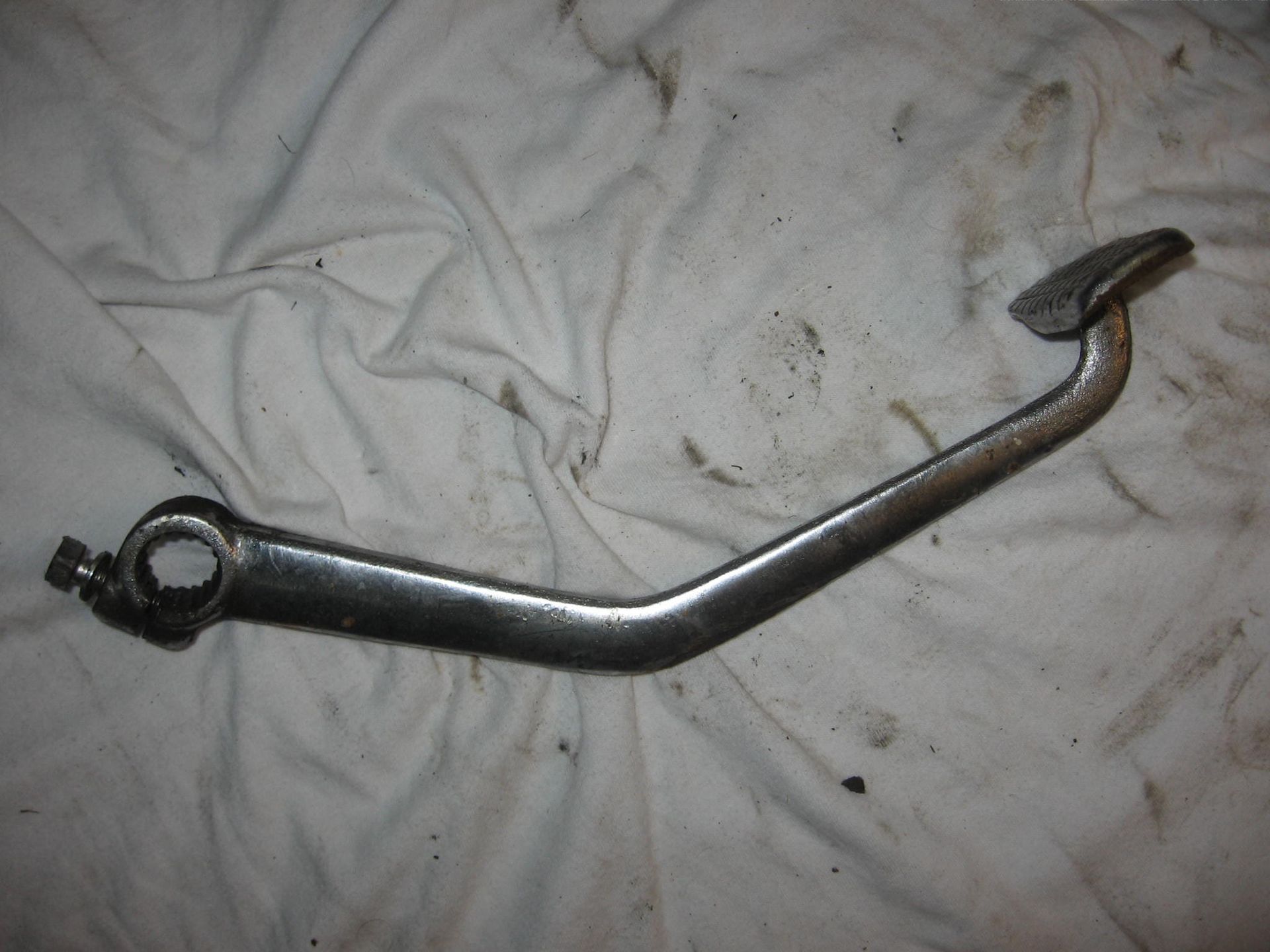 rem pedaal -- gsx 400 e -- gs 300 l 1982-85		43110-11501	43110-44401