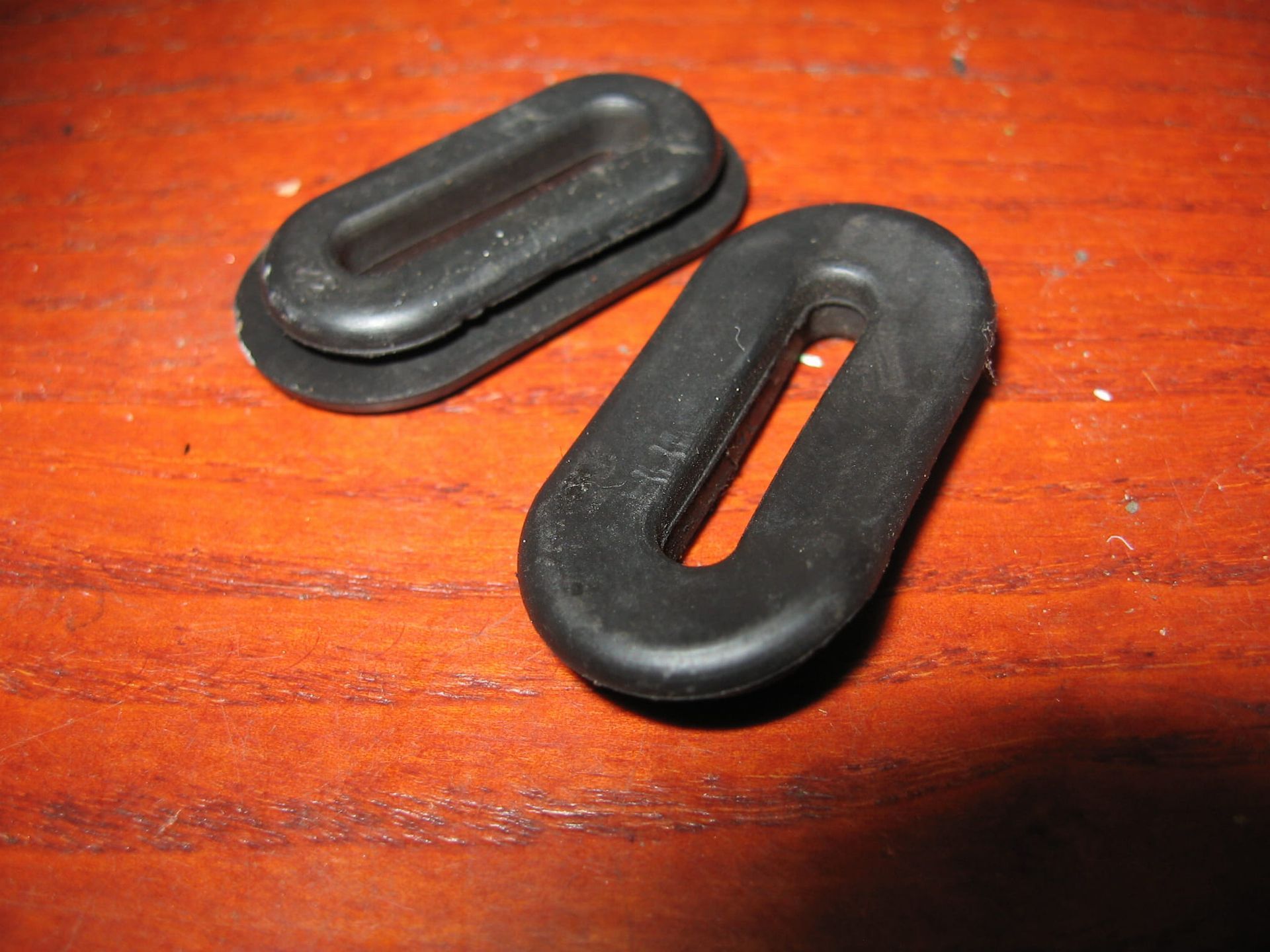 2x rubber bevestiging zijkap	Vt700c 84-85 vt750c 83	83551-me9-000