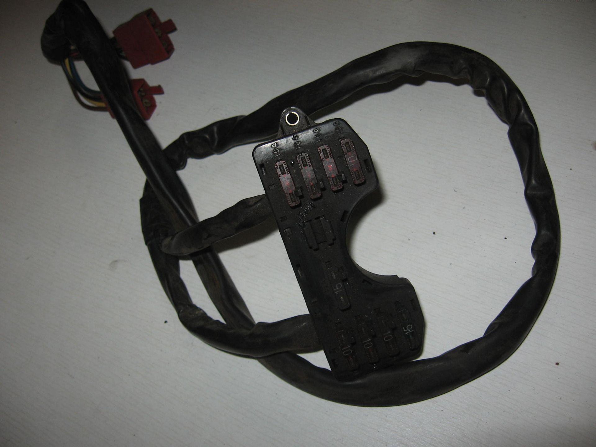 Zekeringhouder , zekeringkast // vf500f 85 1984-86		38200-mf2-305	38200-mf2-880 ,38200-mf2-782 ,38200-mf2-781,38200-mf2-780