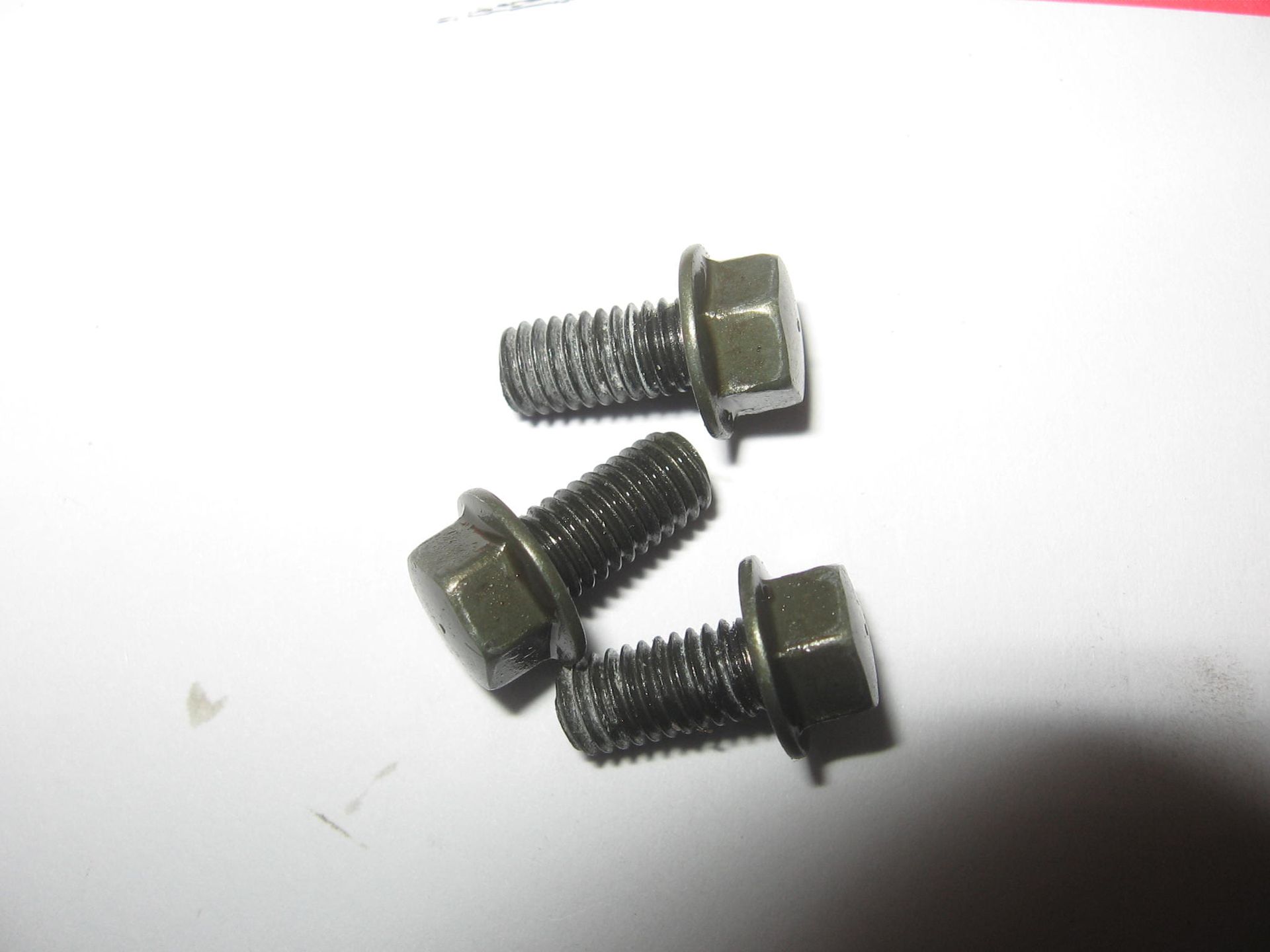 3x flensbout M6x10 zwart sleutelmaat 8 -- oa ls 650		01547-05107
