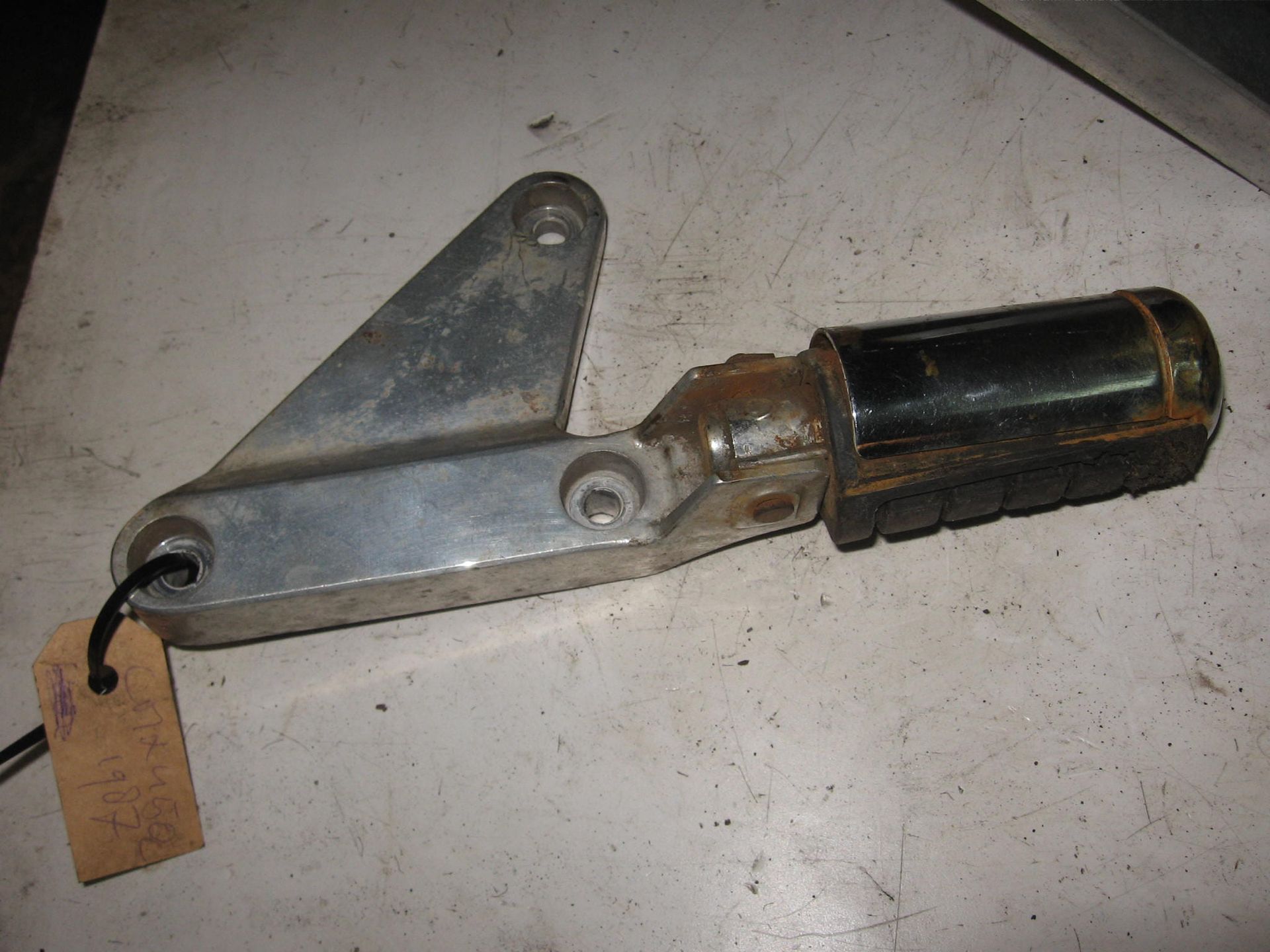 voetsteun met houder passagier + uitlaathouder  rechts // cmx450c 1986-87		50680-mm2-000 (2)