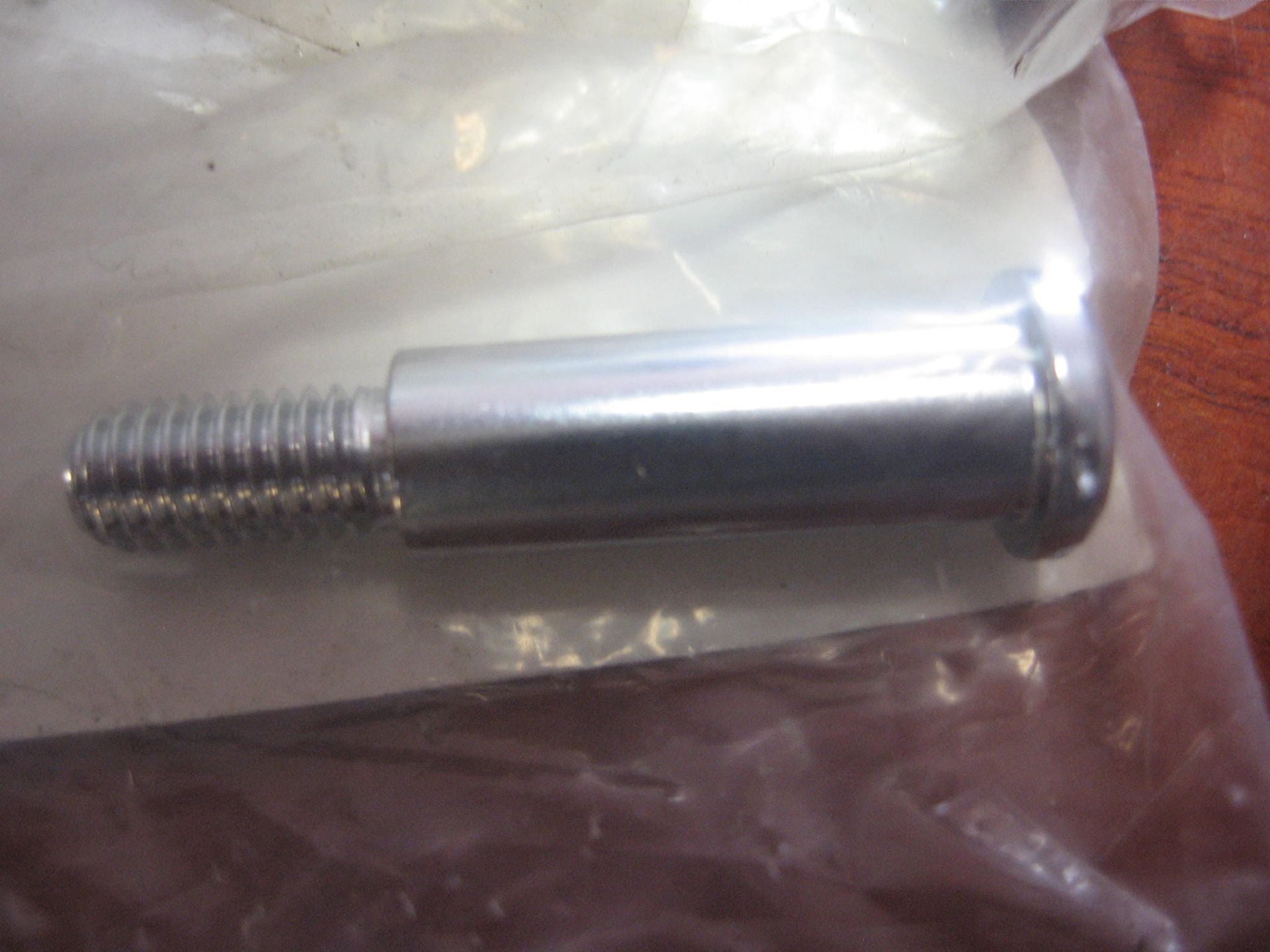bout bevestiging hevel  // vt600c vt750c vtx1300 st1100	borst D7,9mm L 22,4mm draad m6x12,3	oem		90114-MA5-671