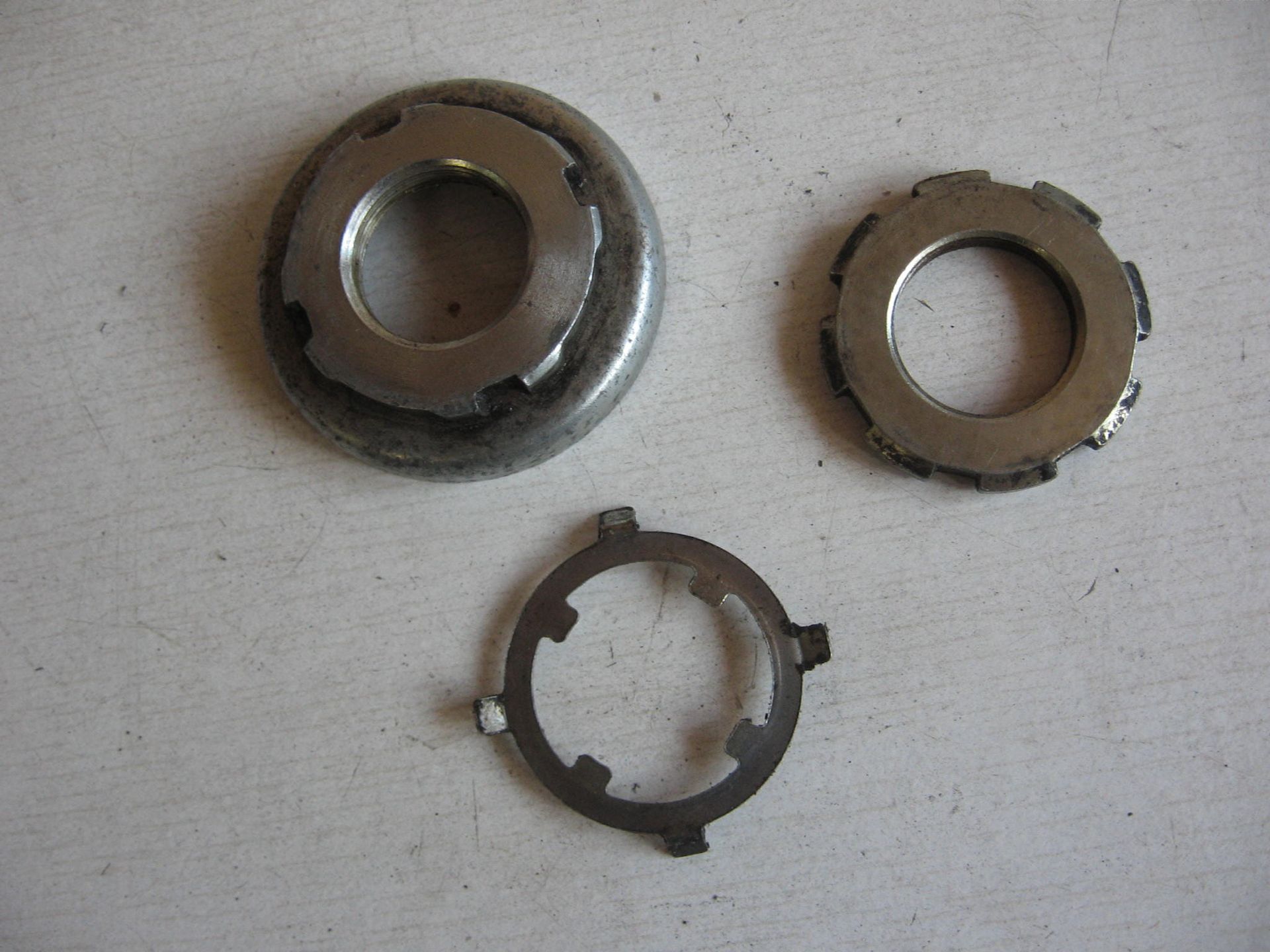 balhoofdmoer met stofkap + borgring+ balhoofdmoer 	Cmx450c 1986	53220-422-000+90302-425-830+90506-425-830