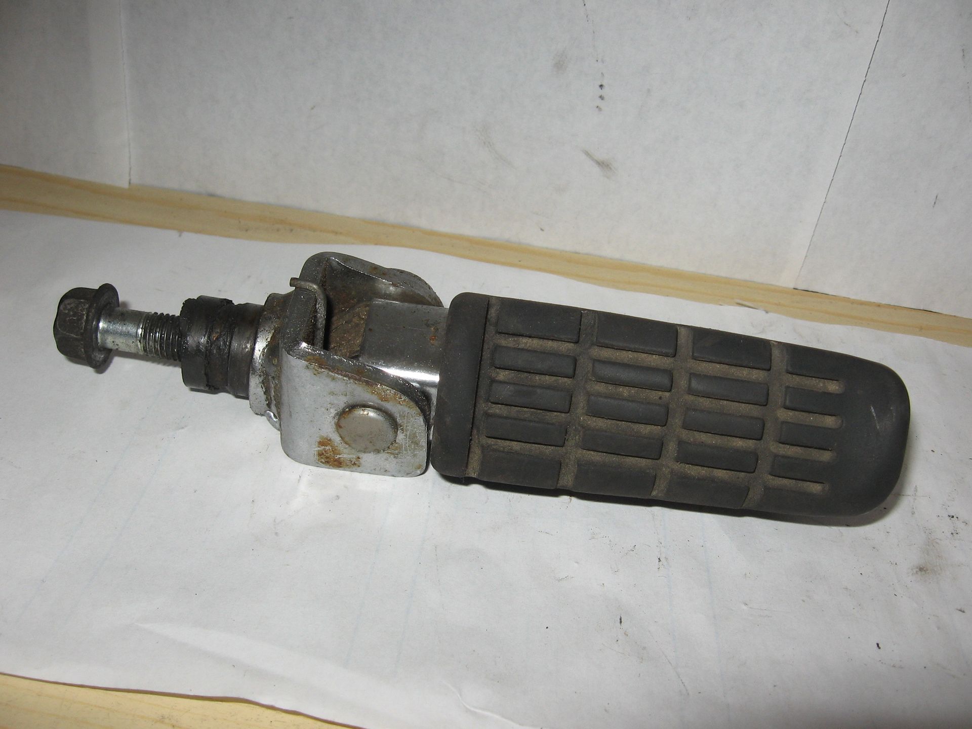 voetsteun met houder links , bestuurder	Vf750f 83-85,  vf700f 84-85	50640-mb2-010 , 50640-mb2-000	50640-mb2-305