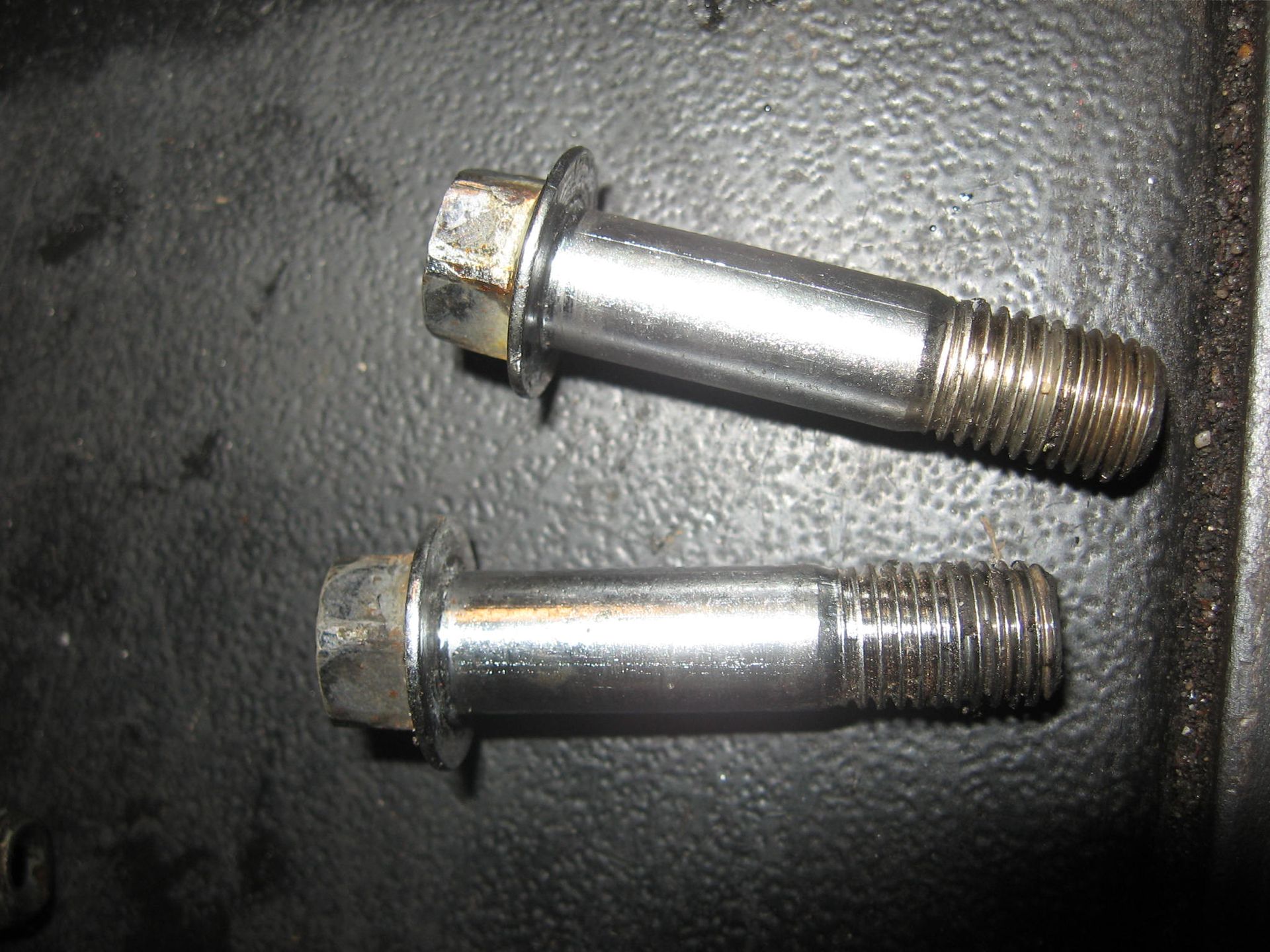 2x flens bout m10x41 bevestiging voor remklauw // gpx600r 1988-97 en veel andere modellen	vn750 gpz500 gpz600	92002-1468