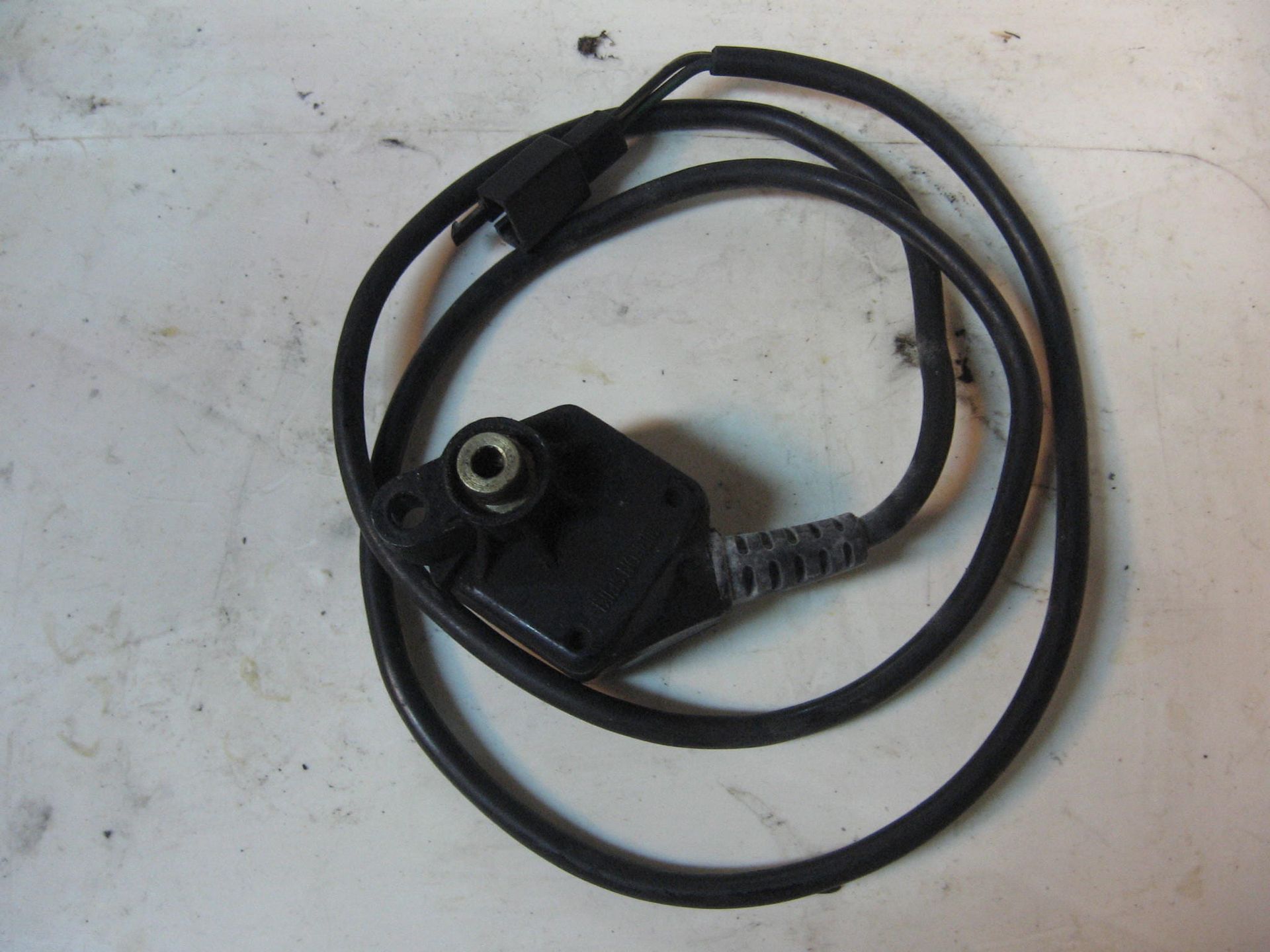sensor teller aandrijving voorwiel -- vf750 S c,d 1982-83		37700-MB0-008
