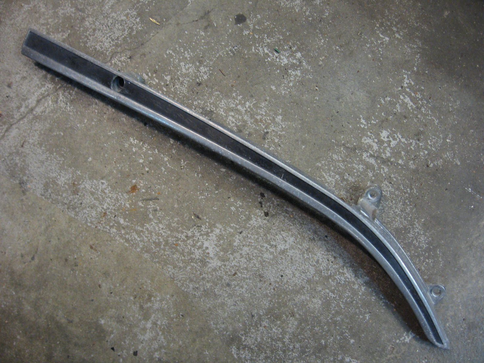 steun achterspatbord , kontje rechts	Vf750s 82-83  	84110-MB0-700