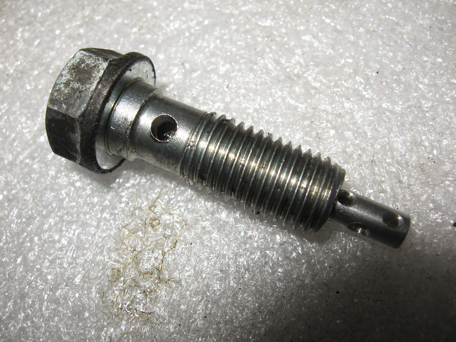 oil control bolt , onderste banjobout olieleiding	vt750c 1983 vt700c 84-87 , vt1100c 85-97 	90045-me9-000