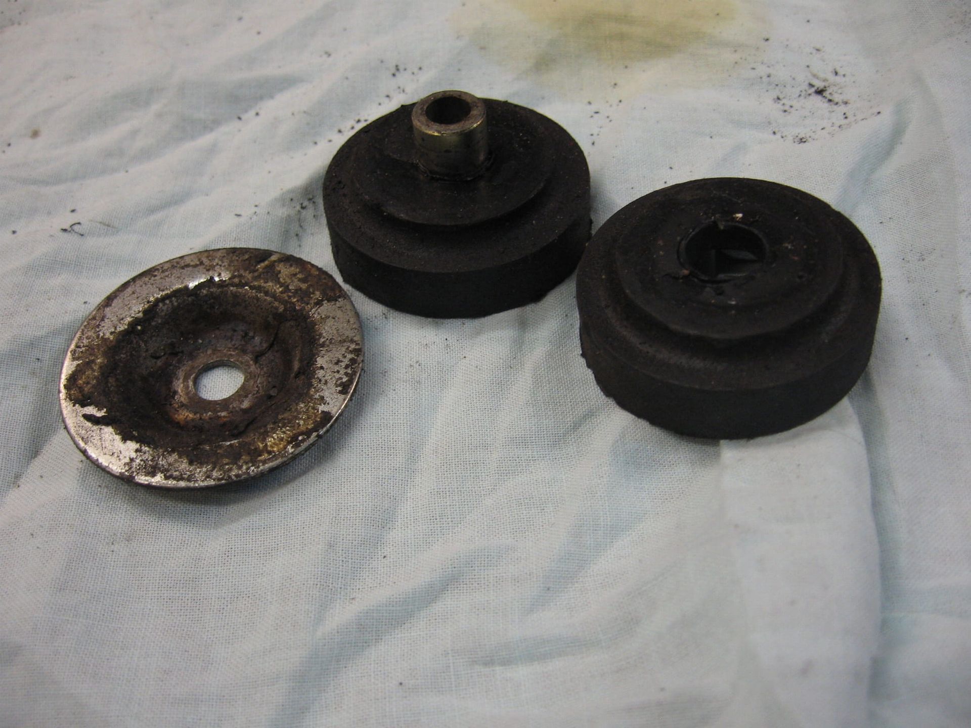 rubbers bevestiging accusteun , accubak 2h7-21746 , 90387-060G8- , 90209-07170