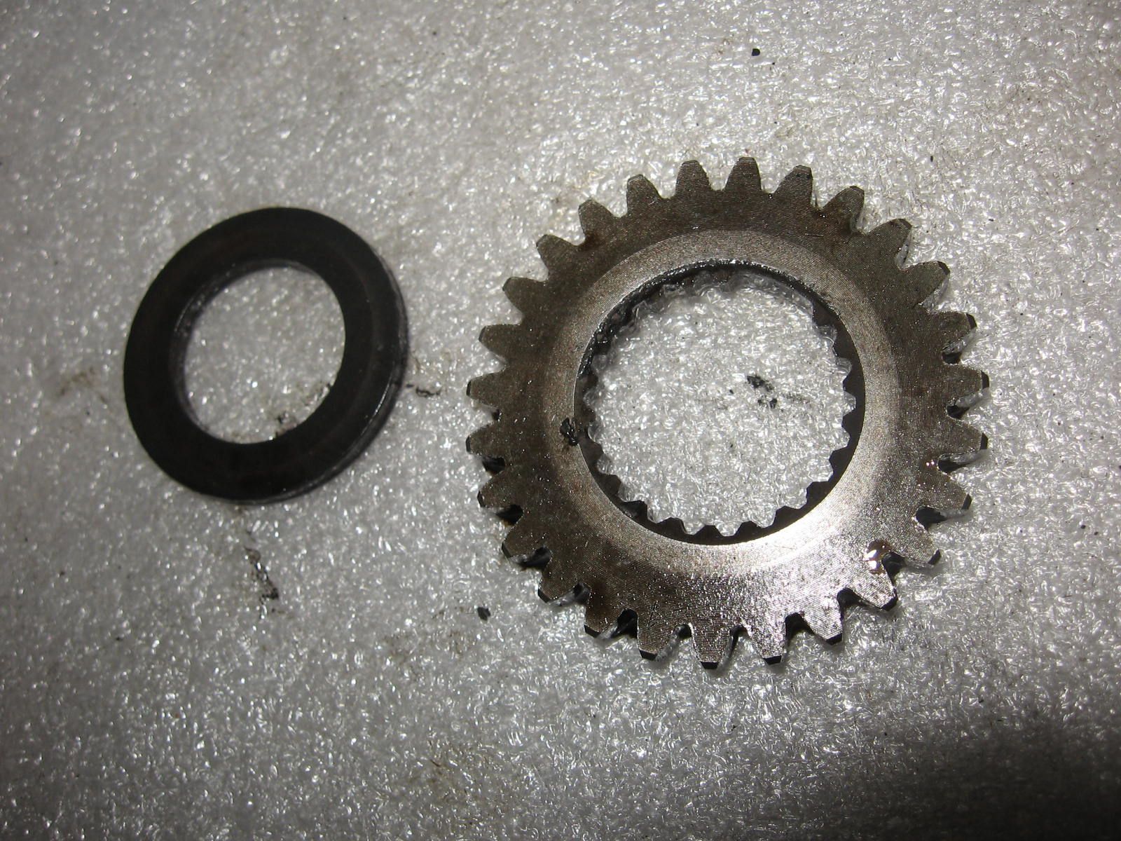 pumpdrive gear , aandrijfkettingwiel oliepomp met ring	Xbr500 1985-88 gb500 xr600r	15130-mg3-000