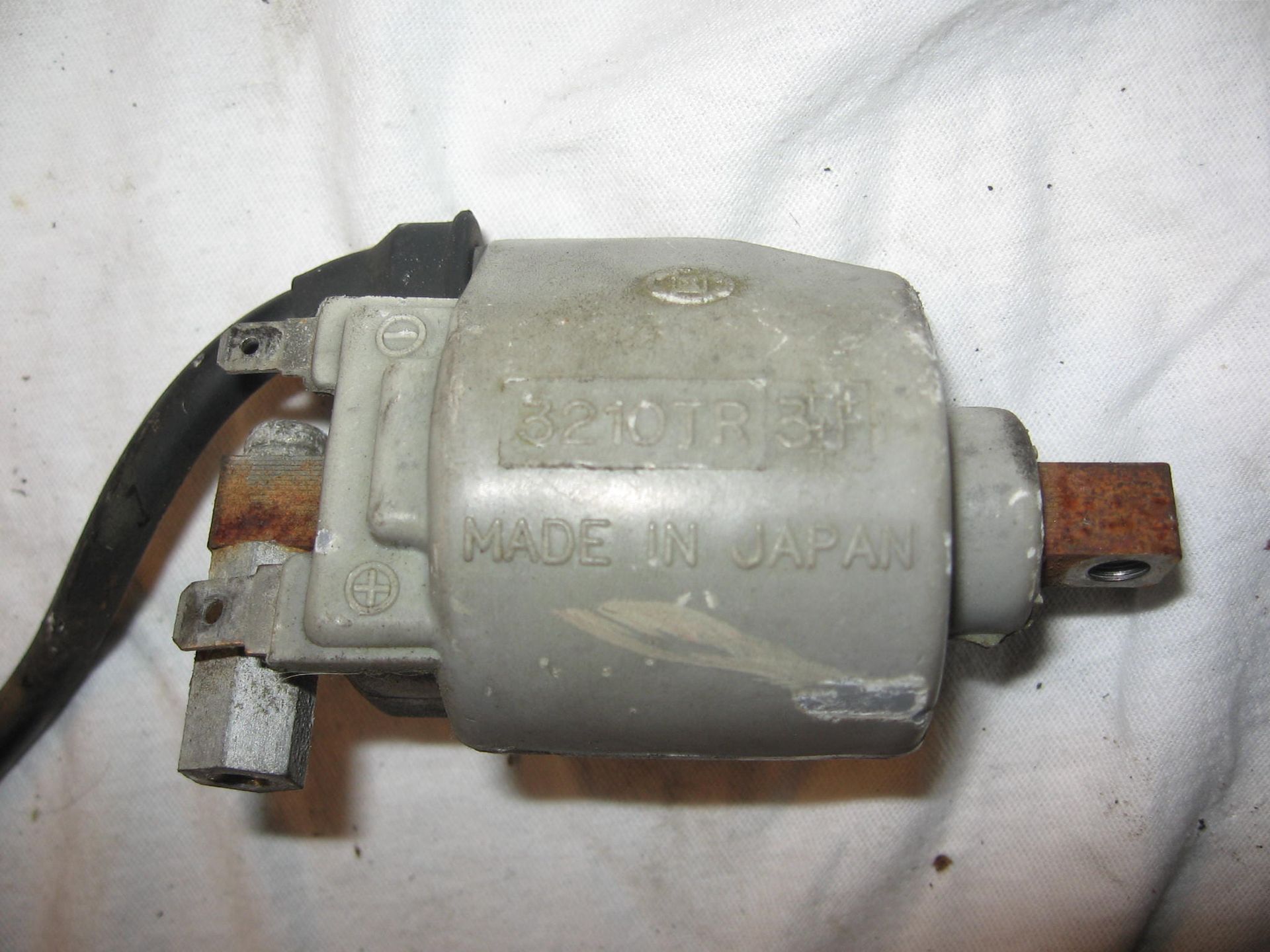 bobine -- gsx 400 e 1984-86 gs 250t 80-81 / gs 450l 80-81 / gs450t 81-82