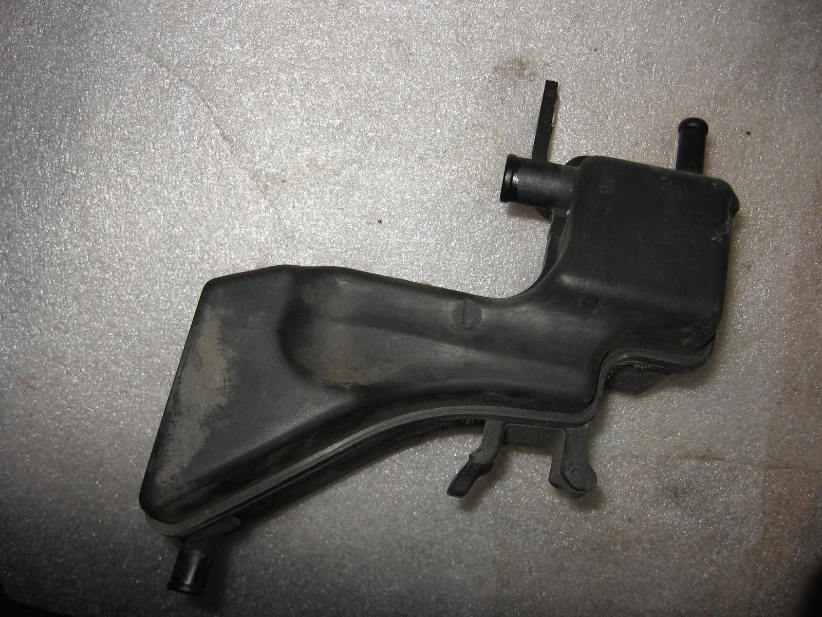 breathertank	St1100   1991	17551-mt3-000