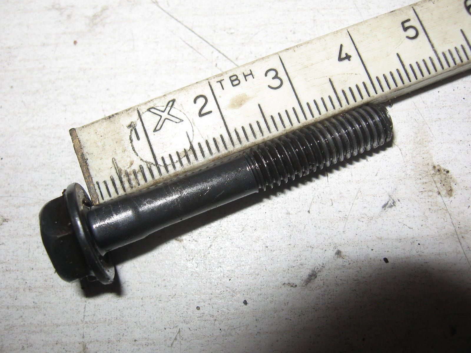 flensbout zwart  lagerblok nokkenas 6x40 	Vtr250 1988-90	90002-kv0-000		. flensbout zwart met verdikte borst , lagerblok 6x40