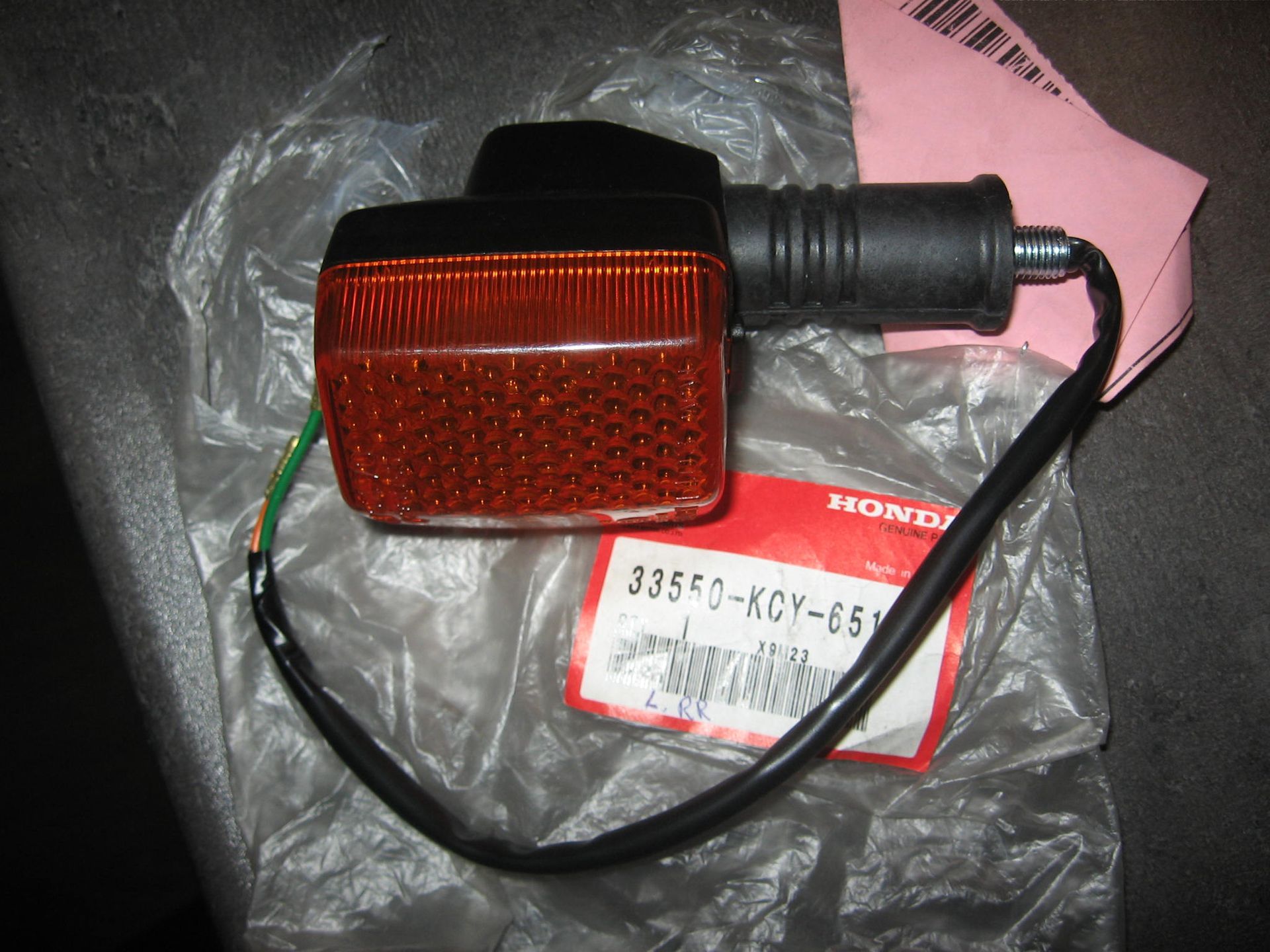 richting aanwijzer links achter -- XR 250 R 1996-2004 / XR 400 R 1996-2004		honda		33550-KCY-651