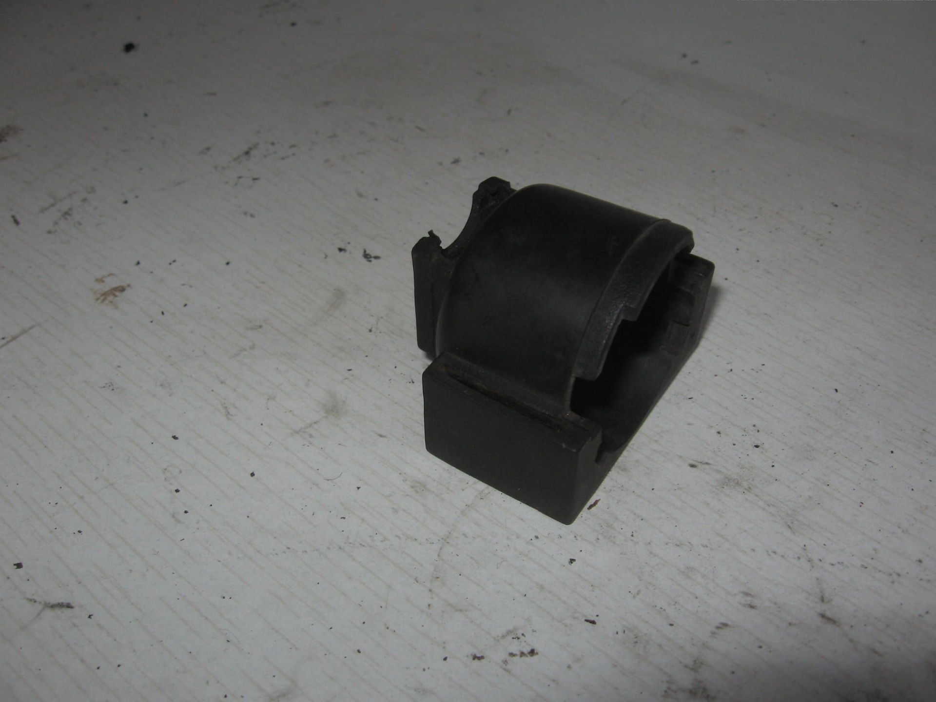schok rubber startrelais 	GB500 1989-90,xbr500 1985-88	35856-mf5-751