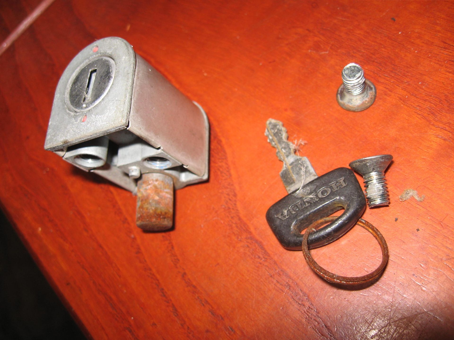 stuurslot met sleutel // cmx250c 1985-2014 ,		53600-086-007