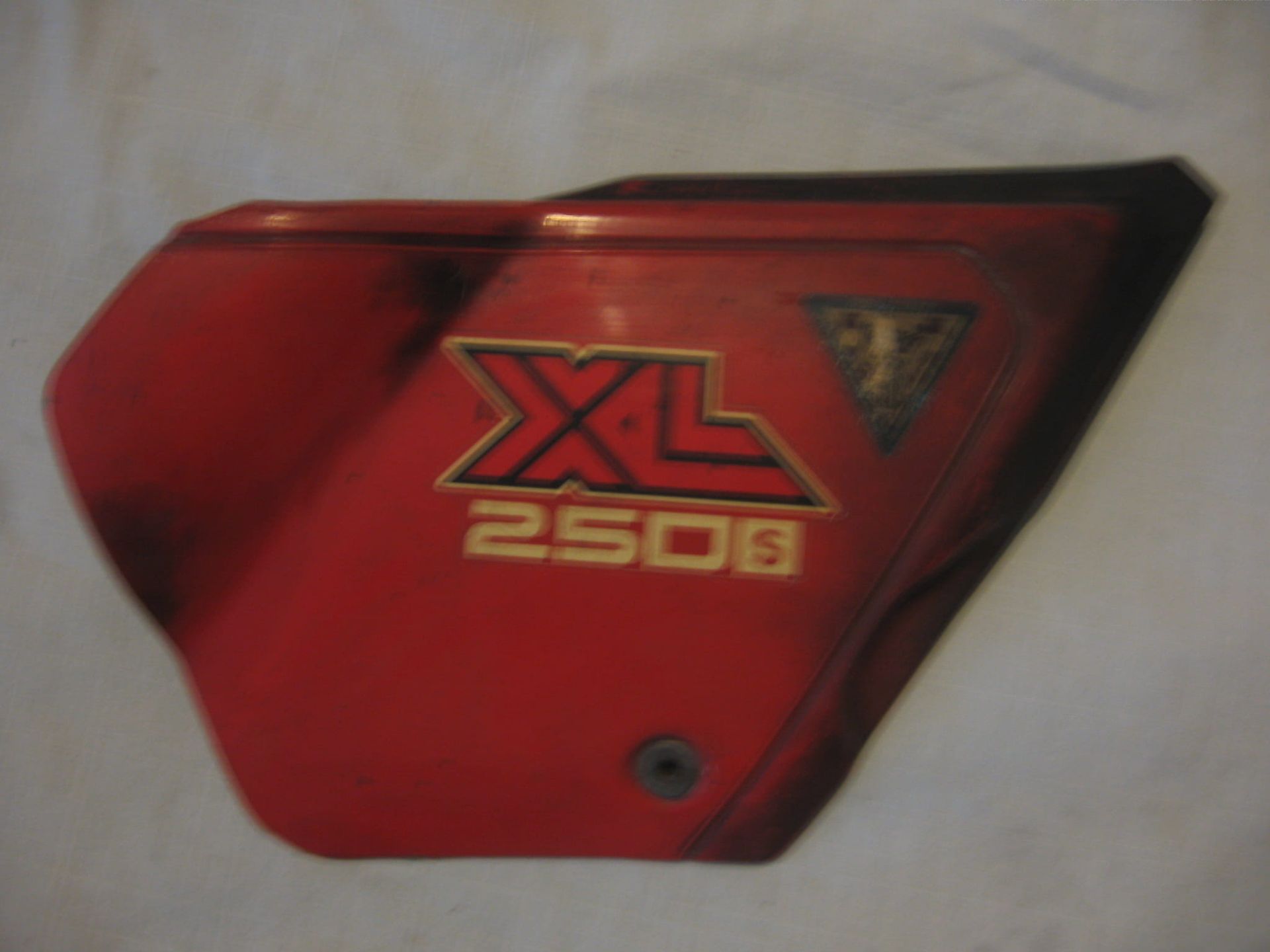 zijkap frame rechts xl250s 1980?
