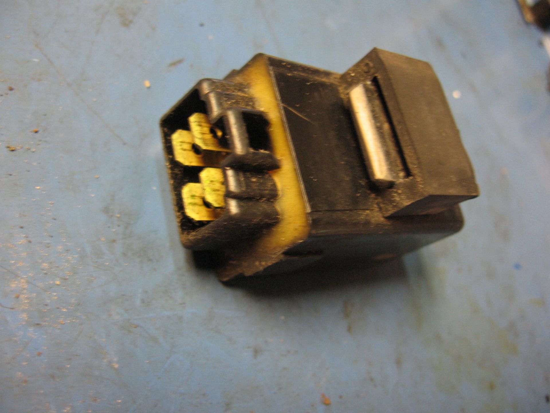 olienivo relais	Fzr1000 91-93	3GM-81950-10