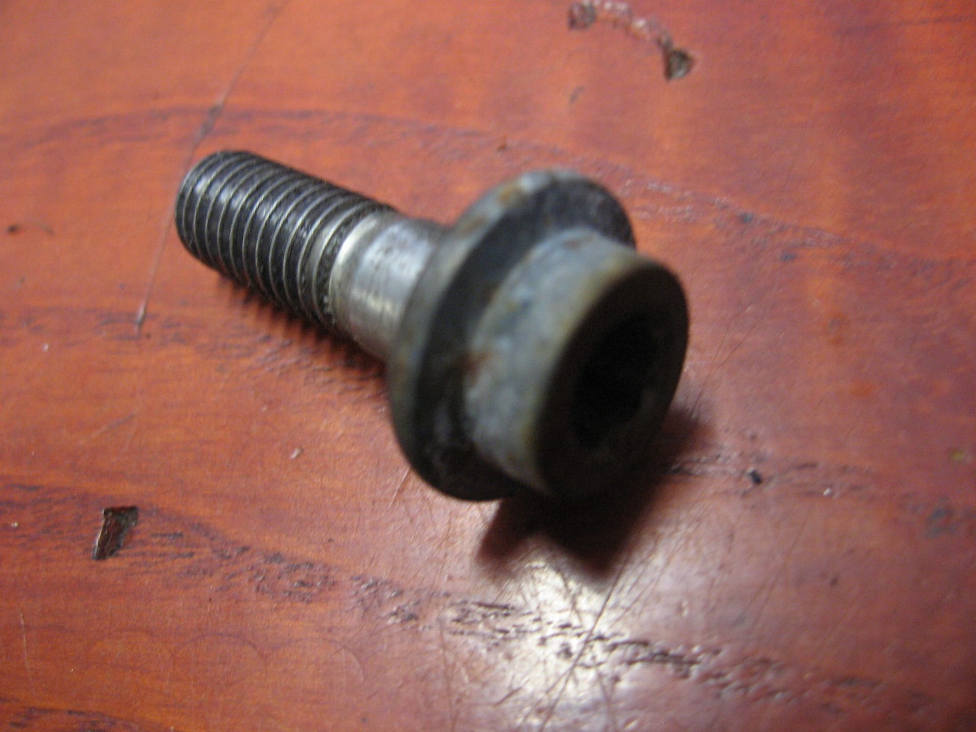 Socketheadbolt , imbusflensbout bevestiging schetsplaat voetsteun	Fzr1000 88-95 , fzr600 85-88	90110-08199