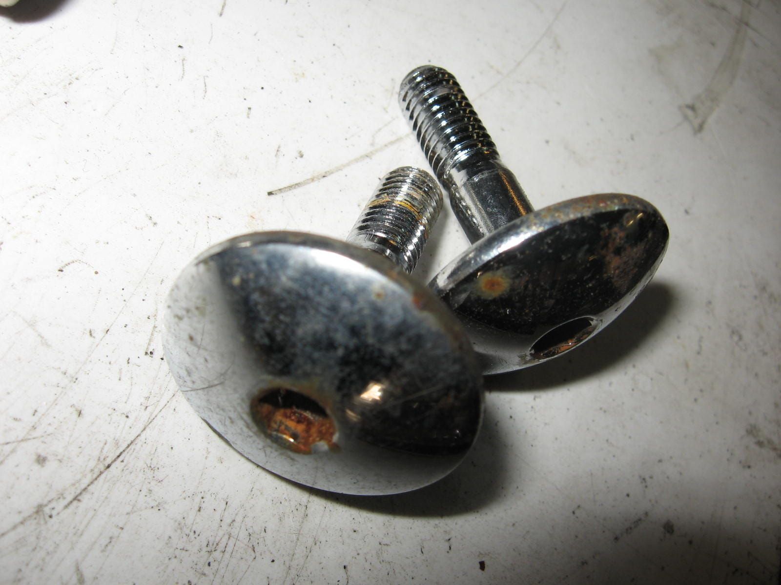 set imbusbout bevestiging voetsteunhouder 	Gsx600f 88-96	09106-08079 (1)