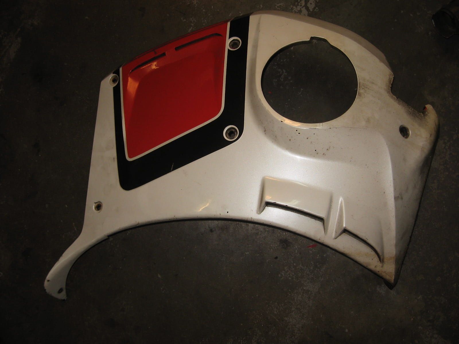 kuipdeel links voor 	gsx550ef	94440-43410 , 94441-43410