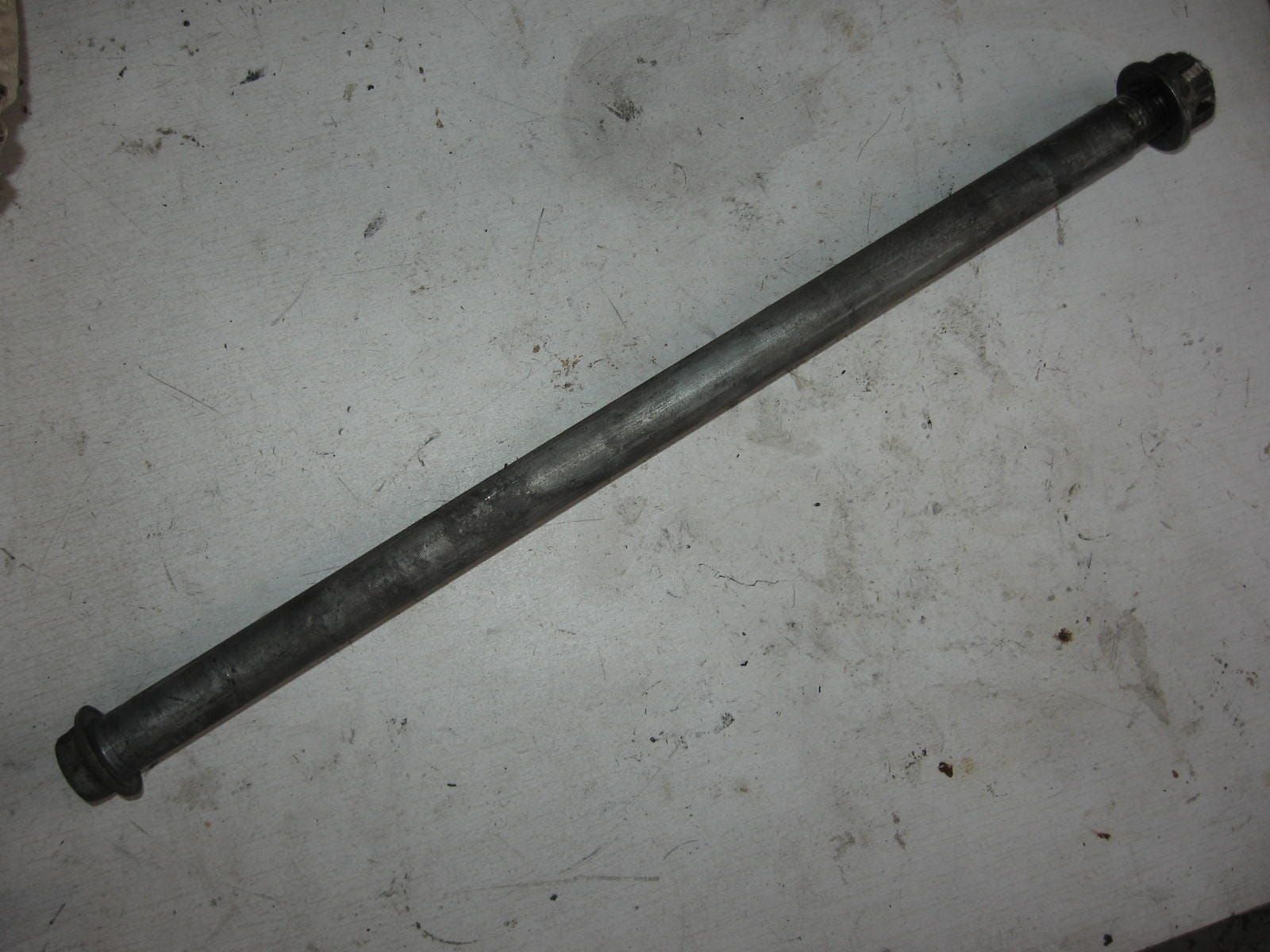 achterwielas met moer	fzr1000 1987-88, fzr750 1987-88	90201-170T3