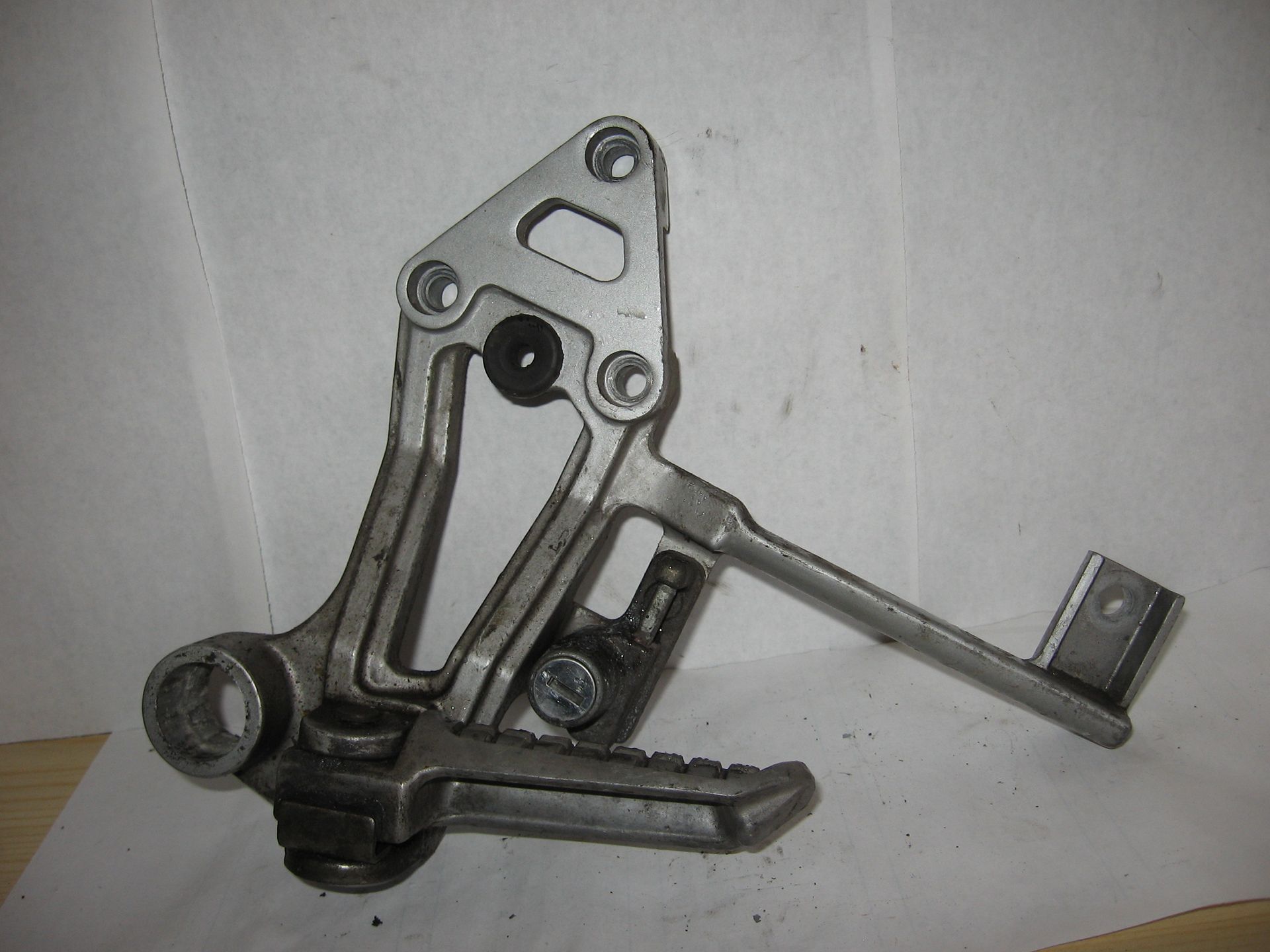lefthand stay muffler , linker voetsteunhouder/demper links passagier 	Gpx750r 87-90	35011-1312