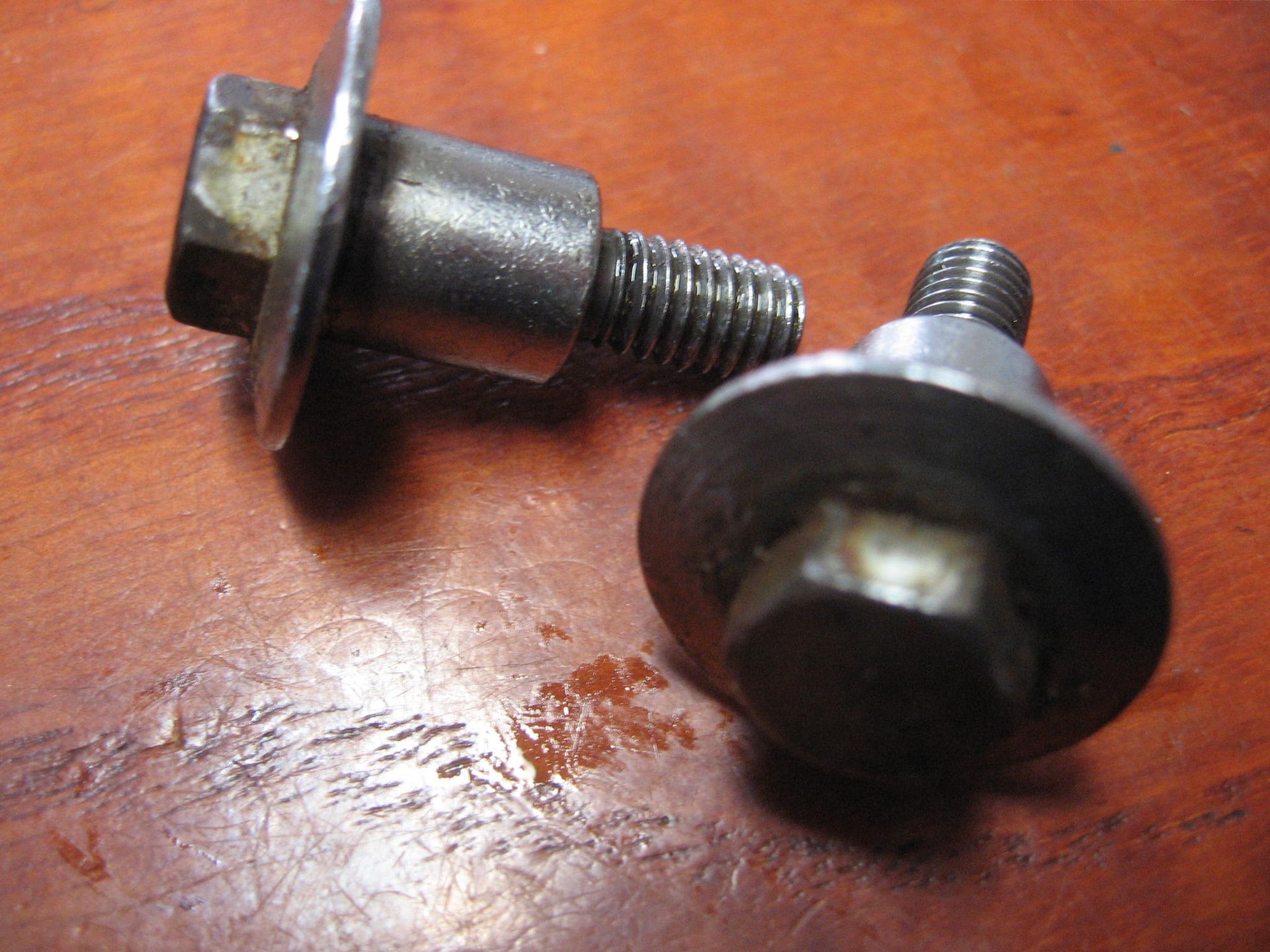 bout kleppendeksel -slecht chroom- gpz900 algemeen		92002-1595 ,  92150-1447