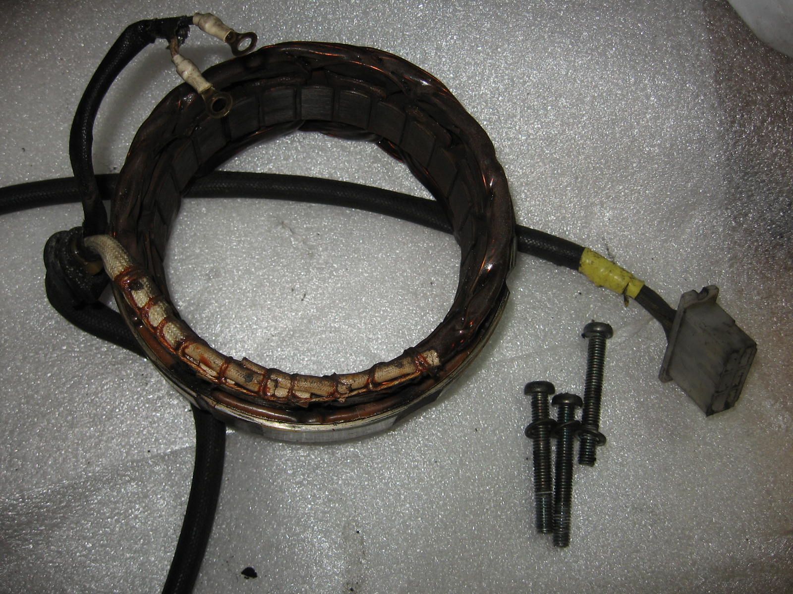 dynamostator zonder koolbortelhouder	Cb750 1979-83 ,cb900 81-82	31120-425-871 	31120-425-852