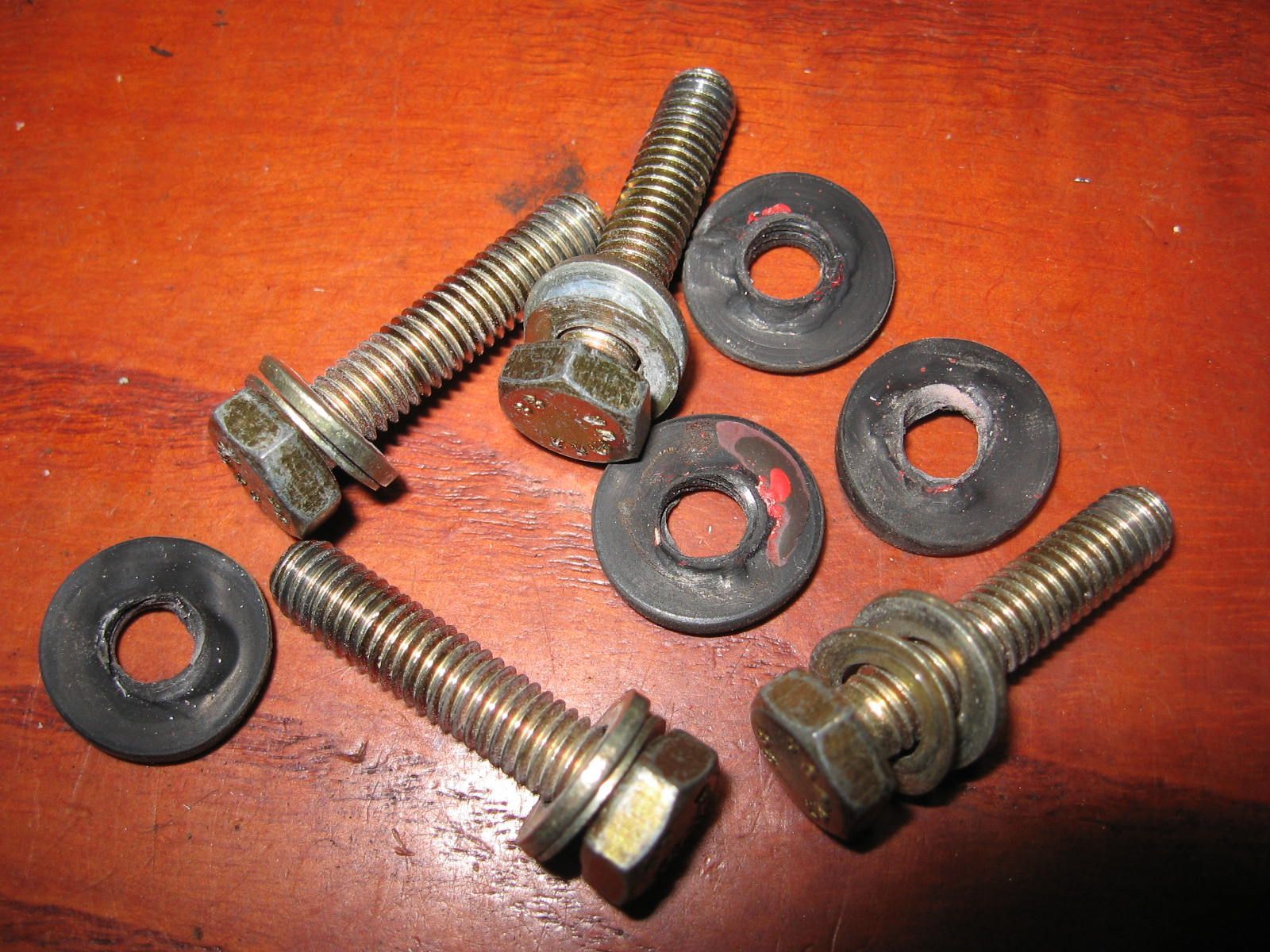 4x zeskantbout m6x28 met ringen bevestiging bagagerekje	k100  	07119913021