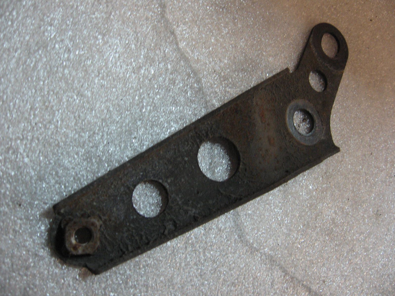 steun middelste kuipdeel rechts voor	St1100 1991-03	50238-mt3-000