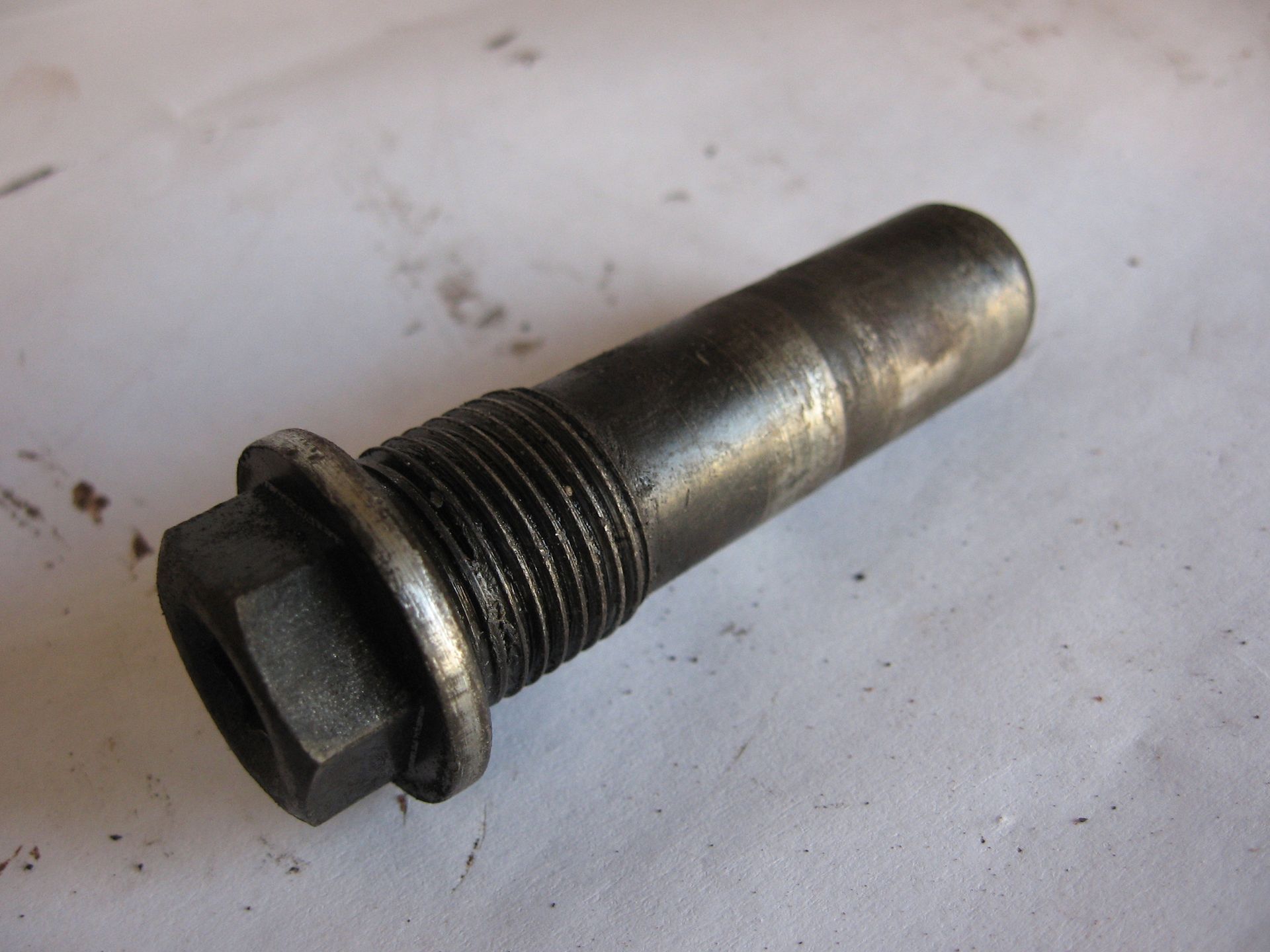 stopper bolt , borgbout achterremplaat	Vf750s vf700s vf750c vf700c 82-85	90158-MB0-010 	90158-MB0-020