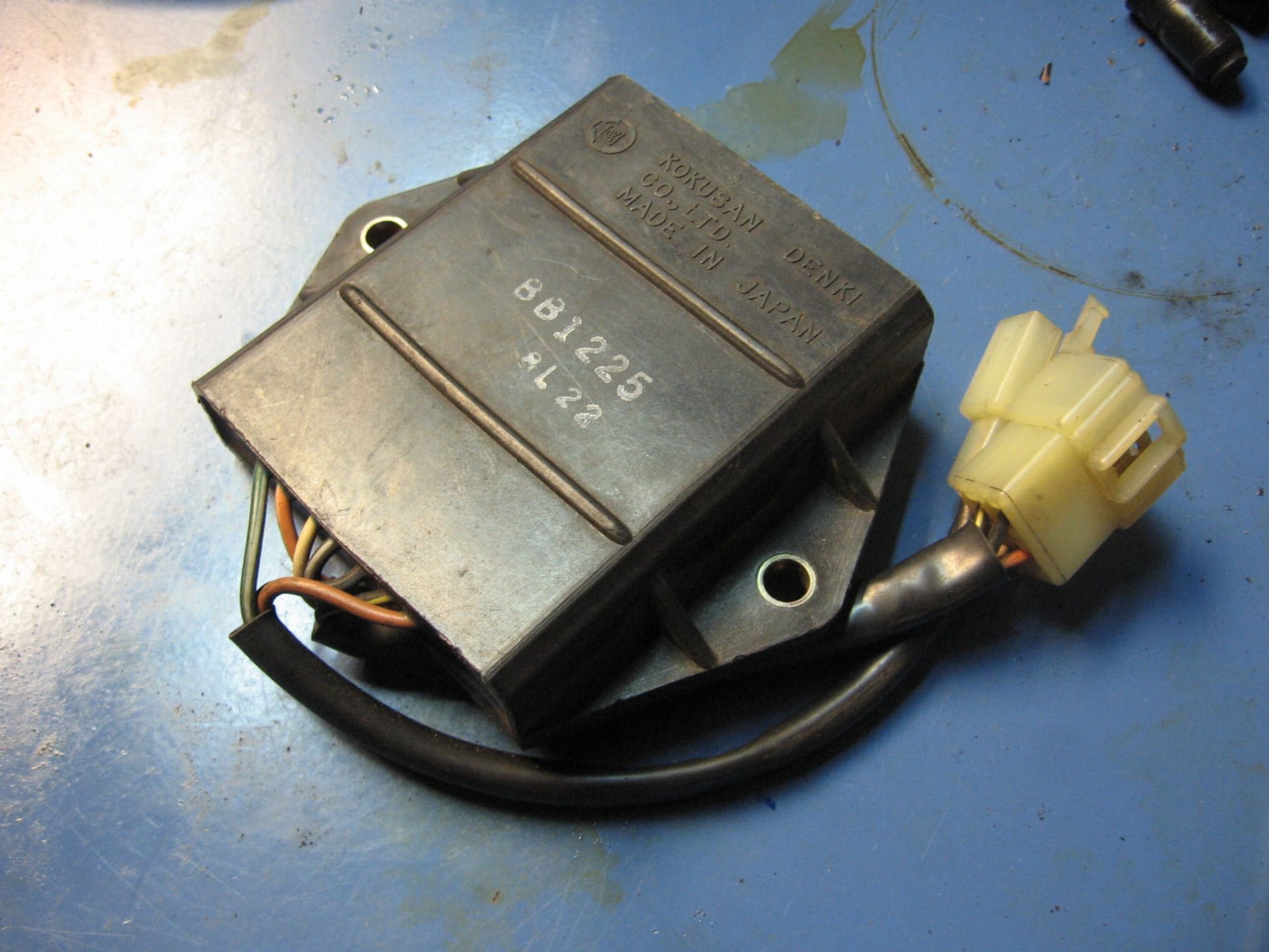ontstekings unit , cdi 	Gs500e (95) 	32900-01D00 ,32900-01D20