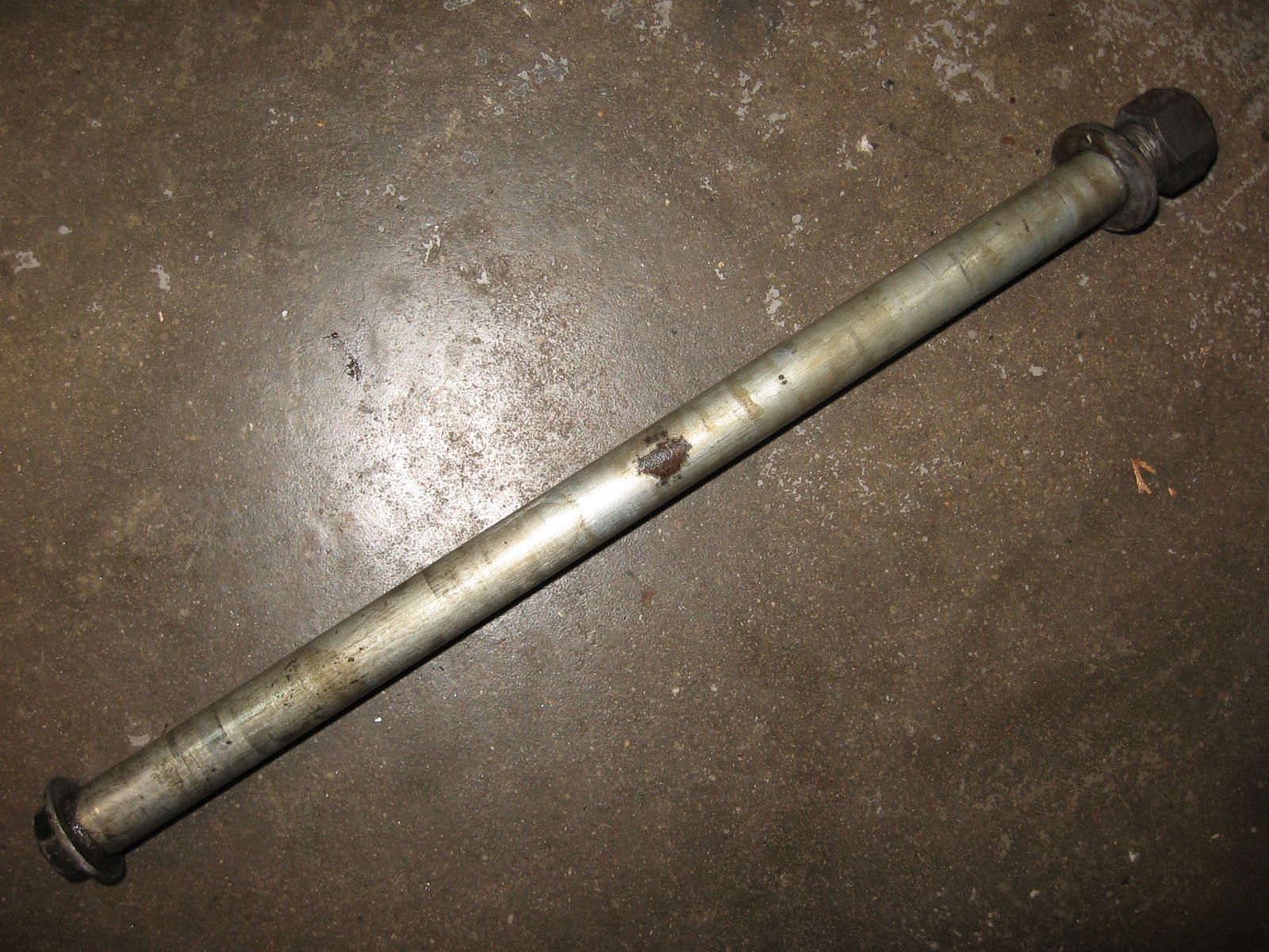 achterwielas met moer en ring	Gsx750f 1989-97	64711-19c10	64711-19c0V