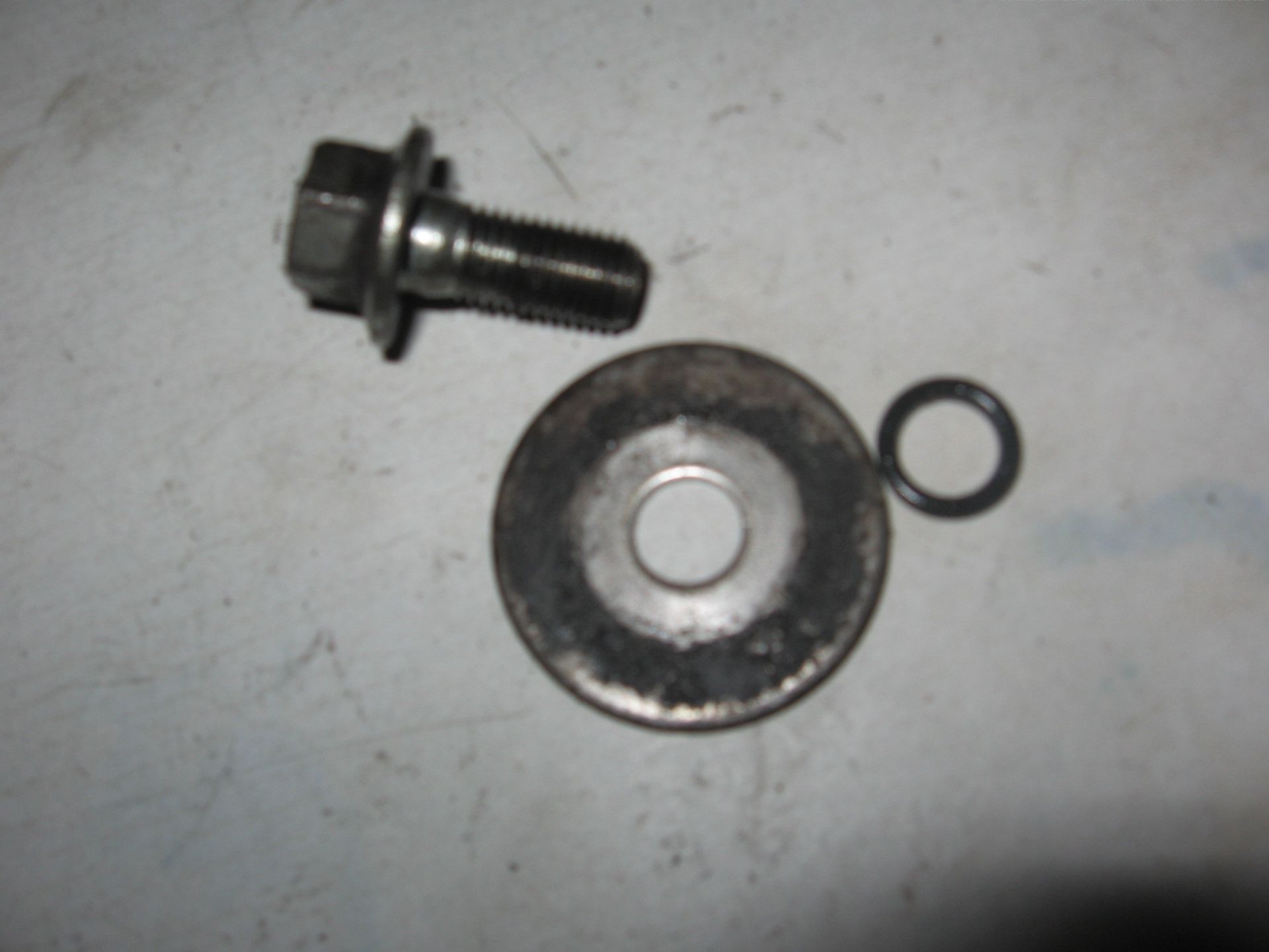 bout met ring voortandwiel	Cb750 1979 , cbx , vf700 vf750 1983-85	90037-422-003 +90459-422-000	90459-438-000