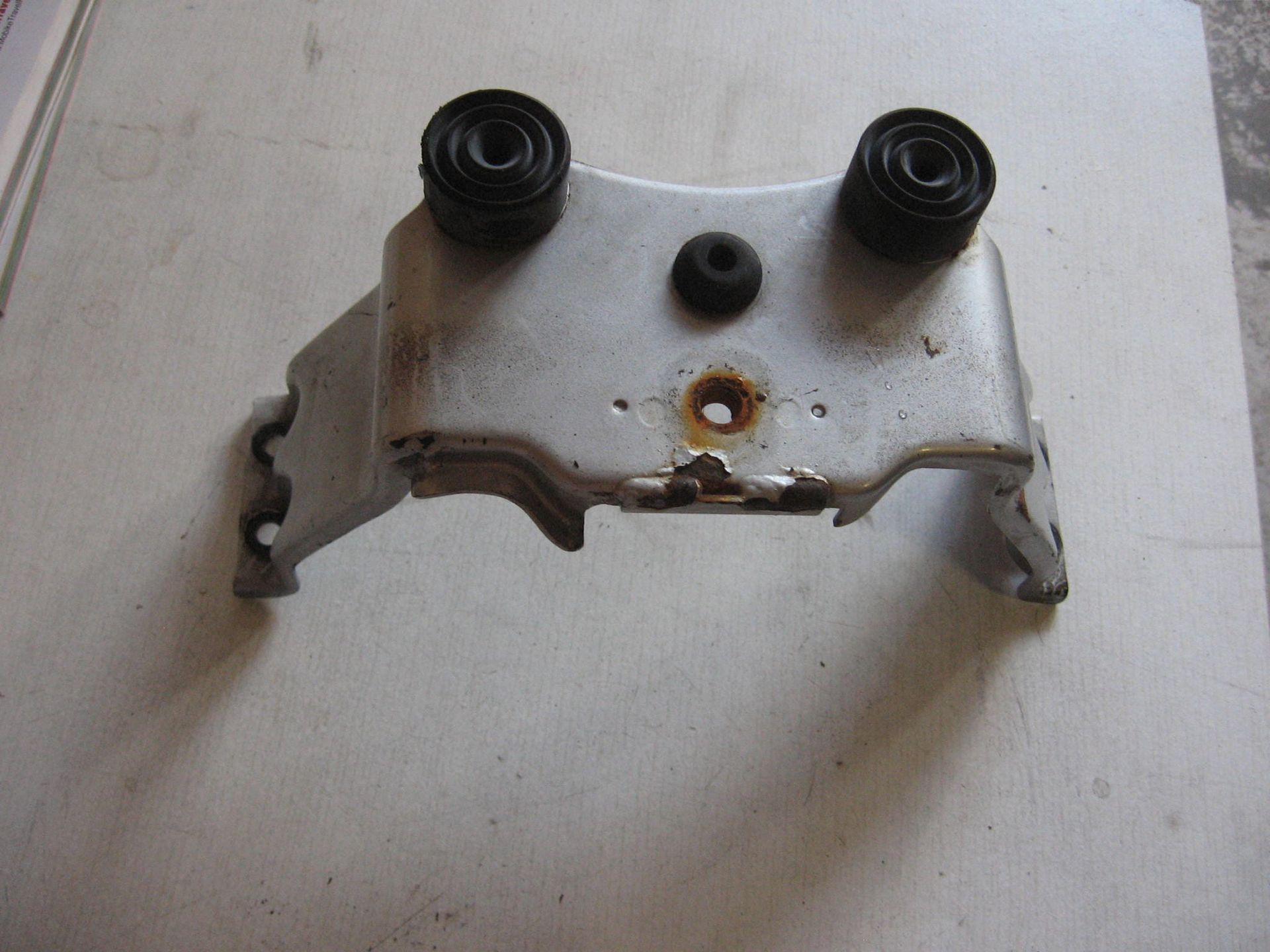 achterste montagebeugel benzinetank	Gpz500 1989	11045-1363	32052-1394