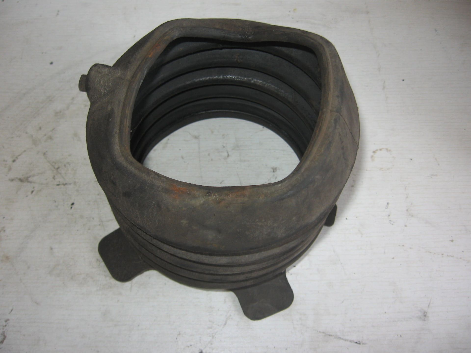 hoes achterbrug 	Xj700s 1985 – 1986	1aa-22189-00