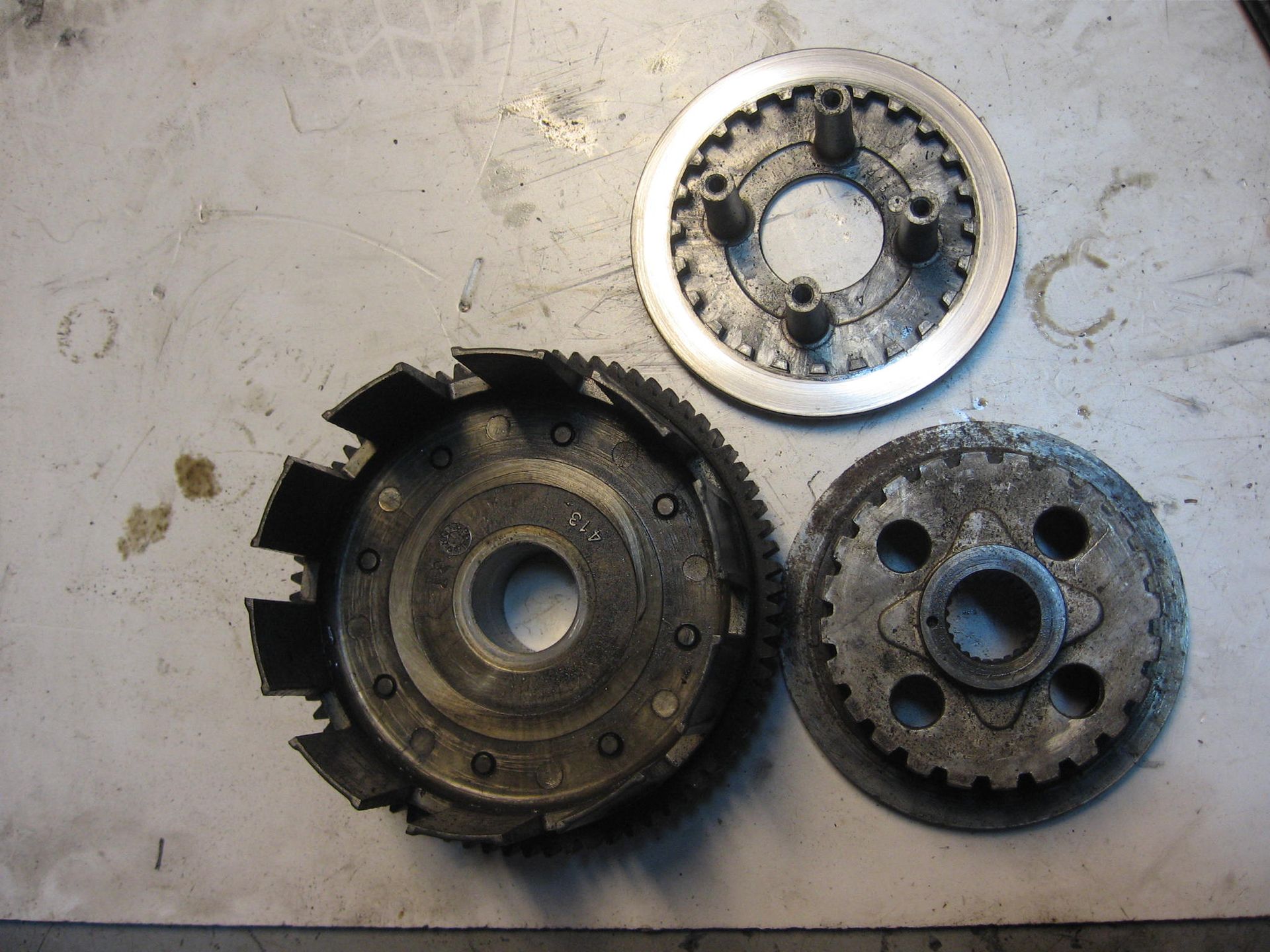 koppelingshuis-- cb400n 1981-84 / cb400 1978-81 cm400 1979-81,buiten 22100-413-010 / binnen 22120-413-000 / drukplaat 22350-413-000