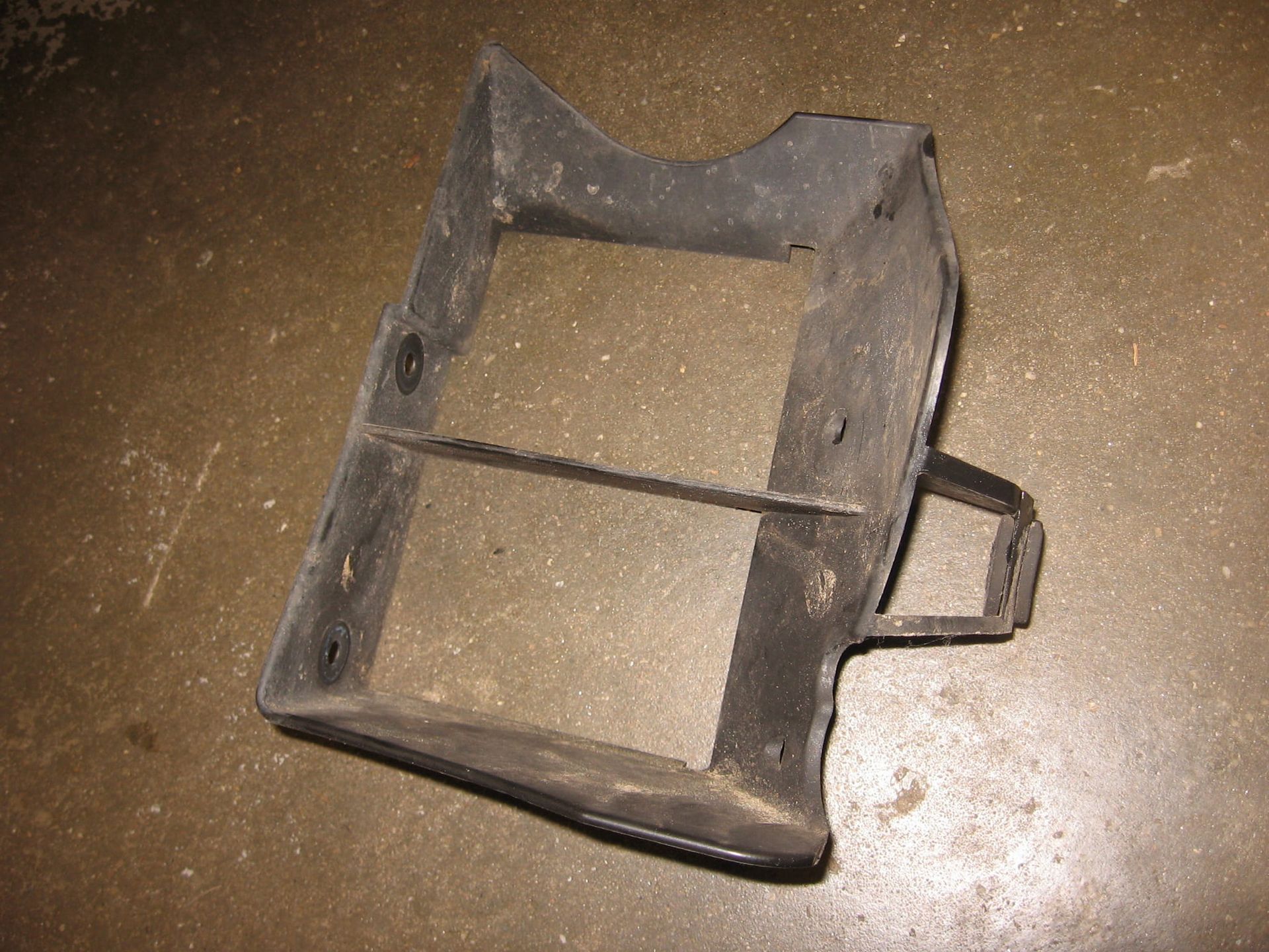 airduct left , kap voor radiator	F650gs 99-07	17112343553