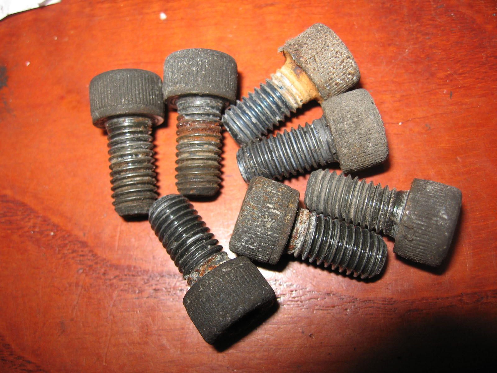 7 stuks imbusbout zwart m8x16		90115-463-000