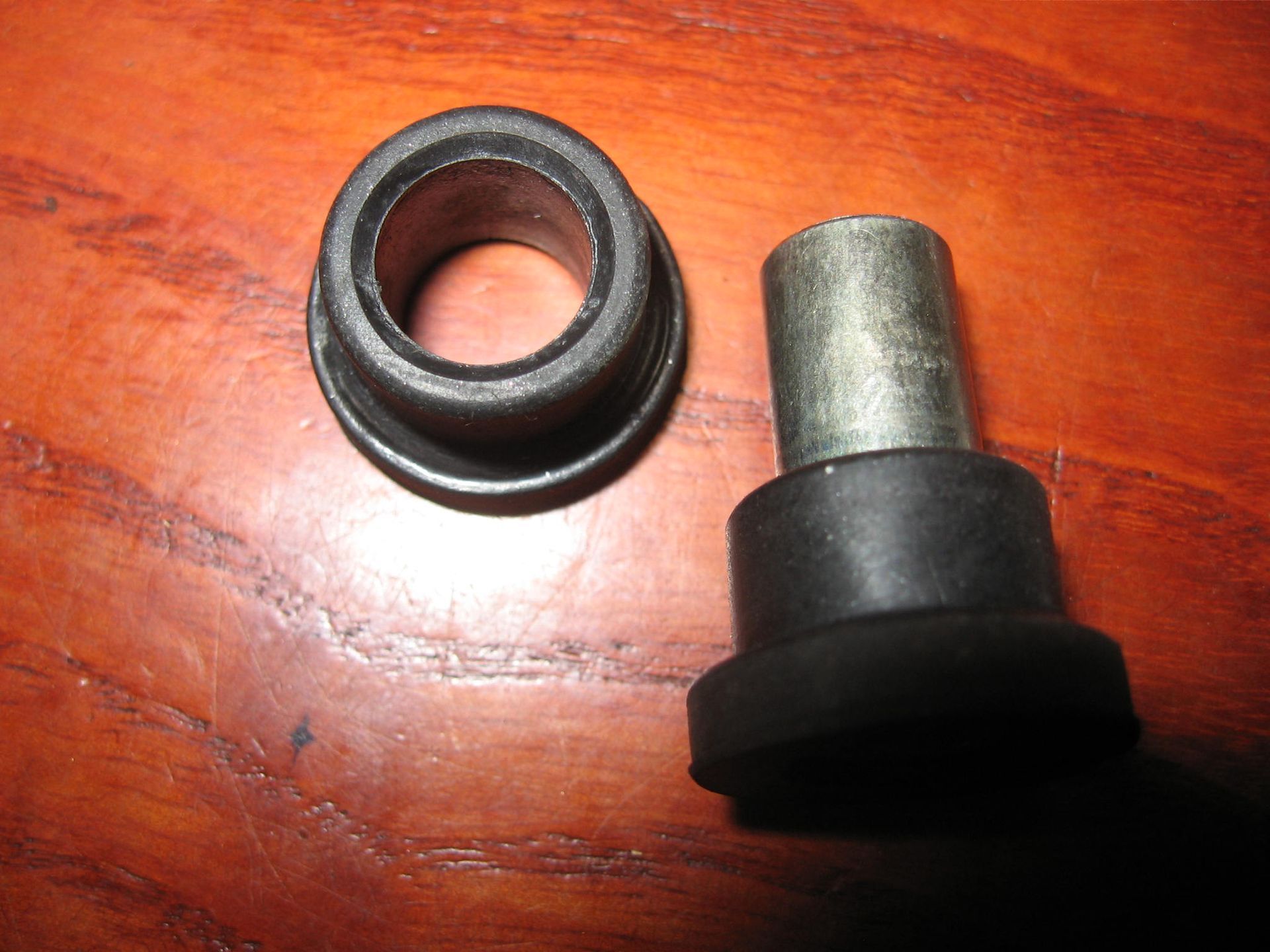 2 rubbers met bus bevestiging tellerset // xj700s 1985		584-83541-00 + 90387-06249-00